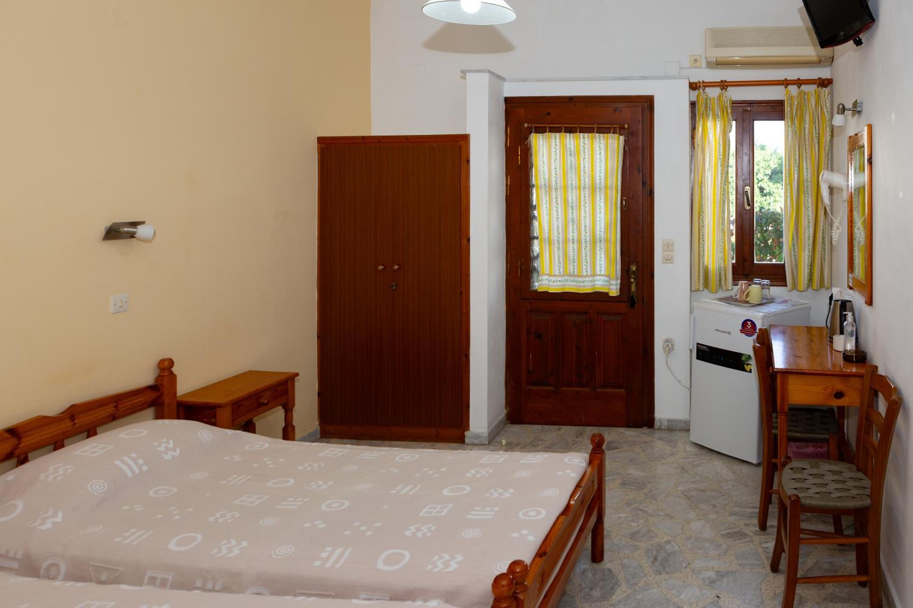 Standard Twin Room with Garden View photo 2