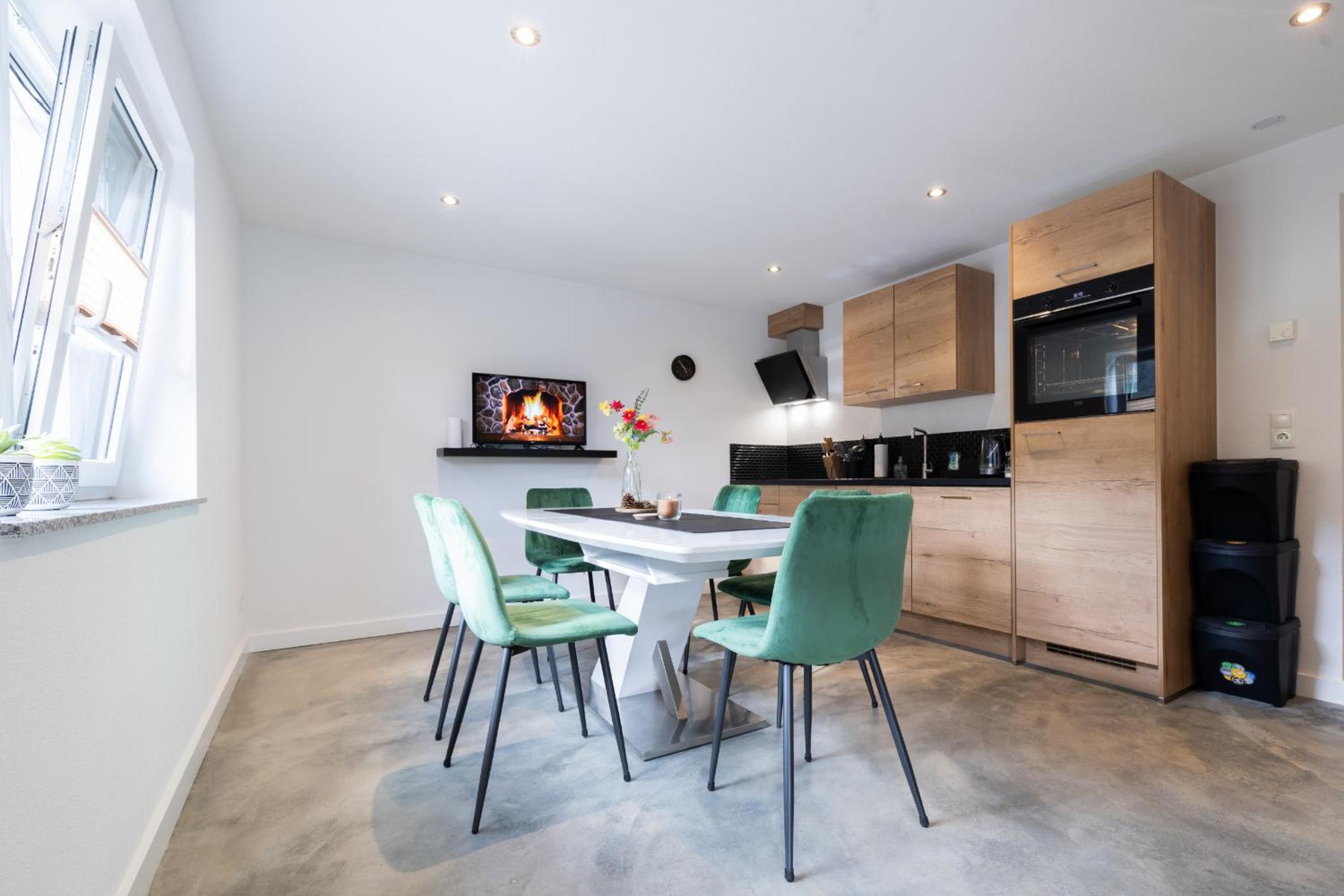 Three-Bedroom Apartment with View photo 2