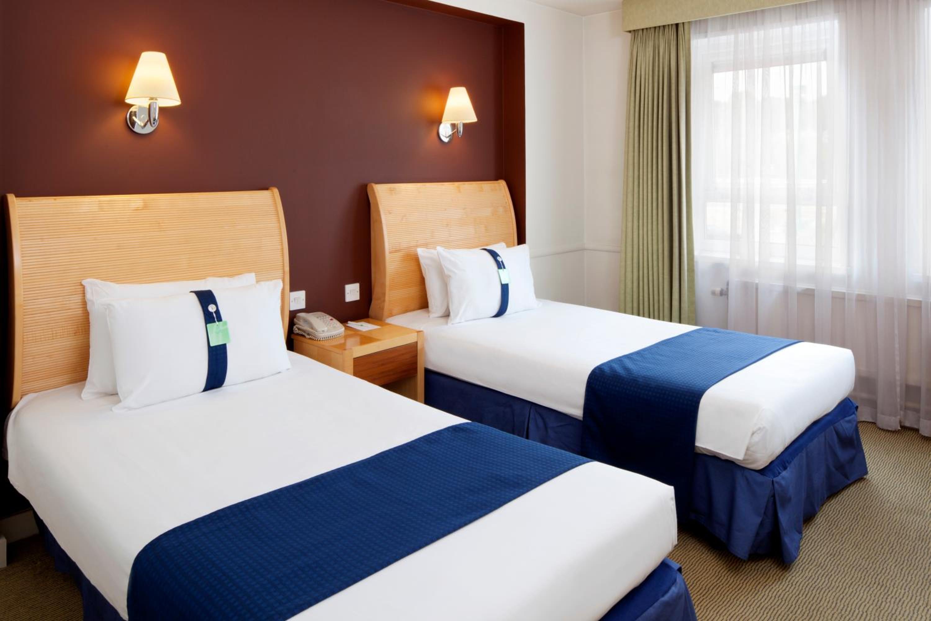 Standard Twin Room - Photo 6