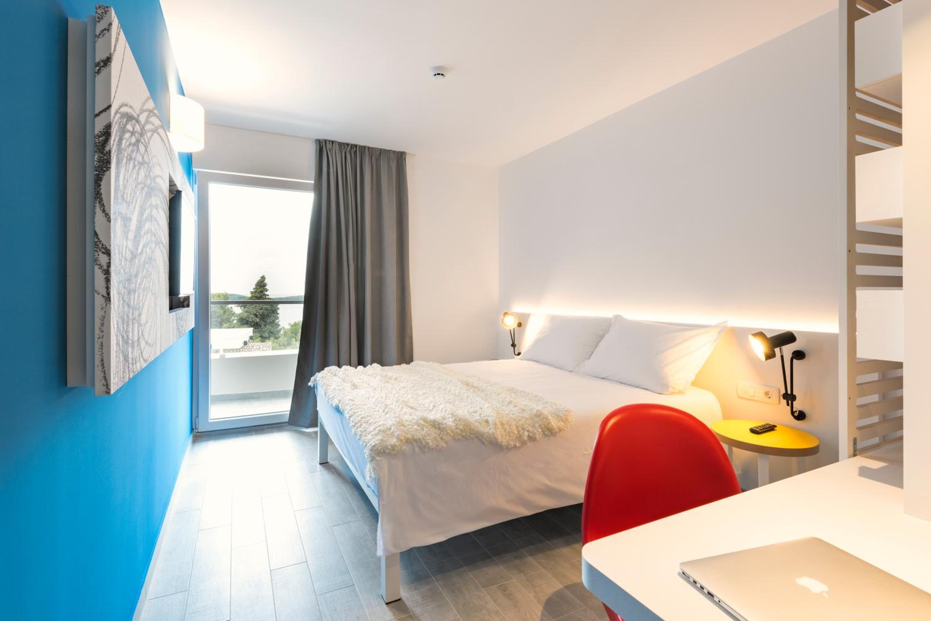 Double Room with Balcony and Park View - Photo 1
