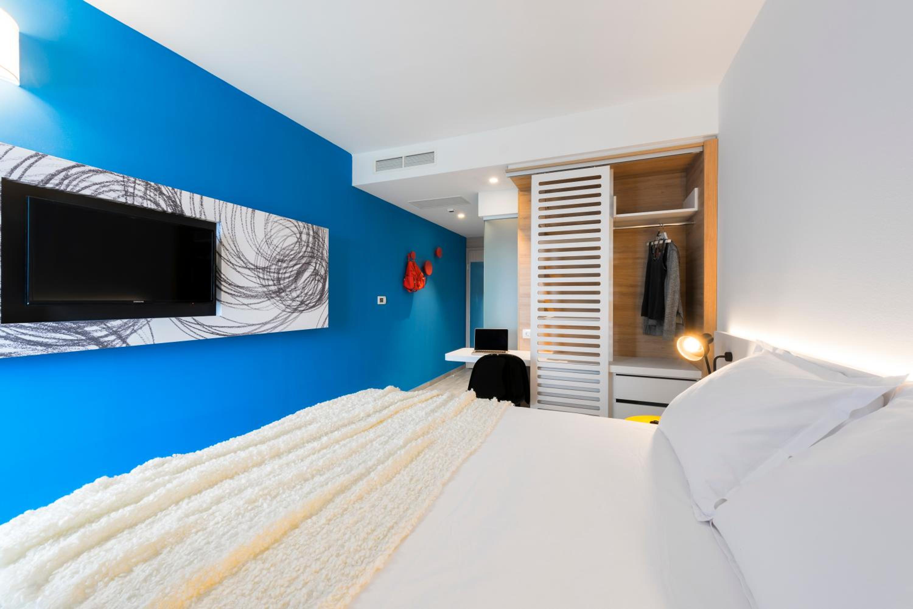 Double Room with Park View - Photo 7
