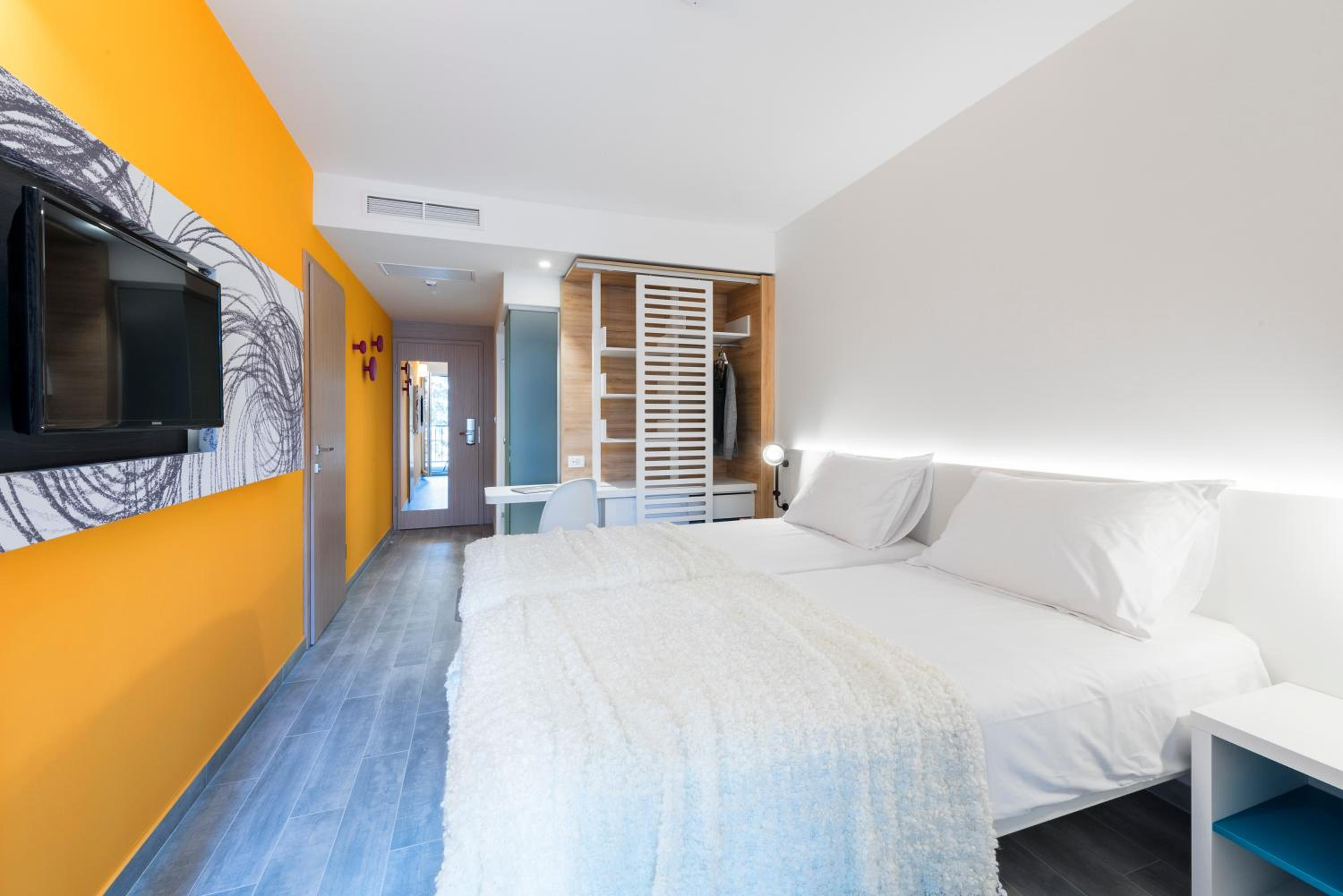 Double Room with Park View - Photo 2