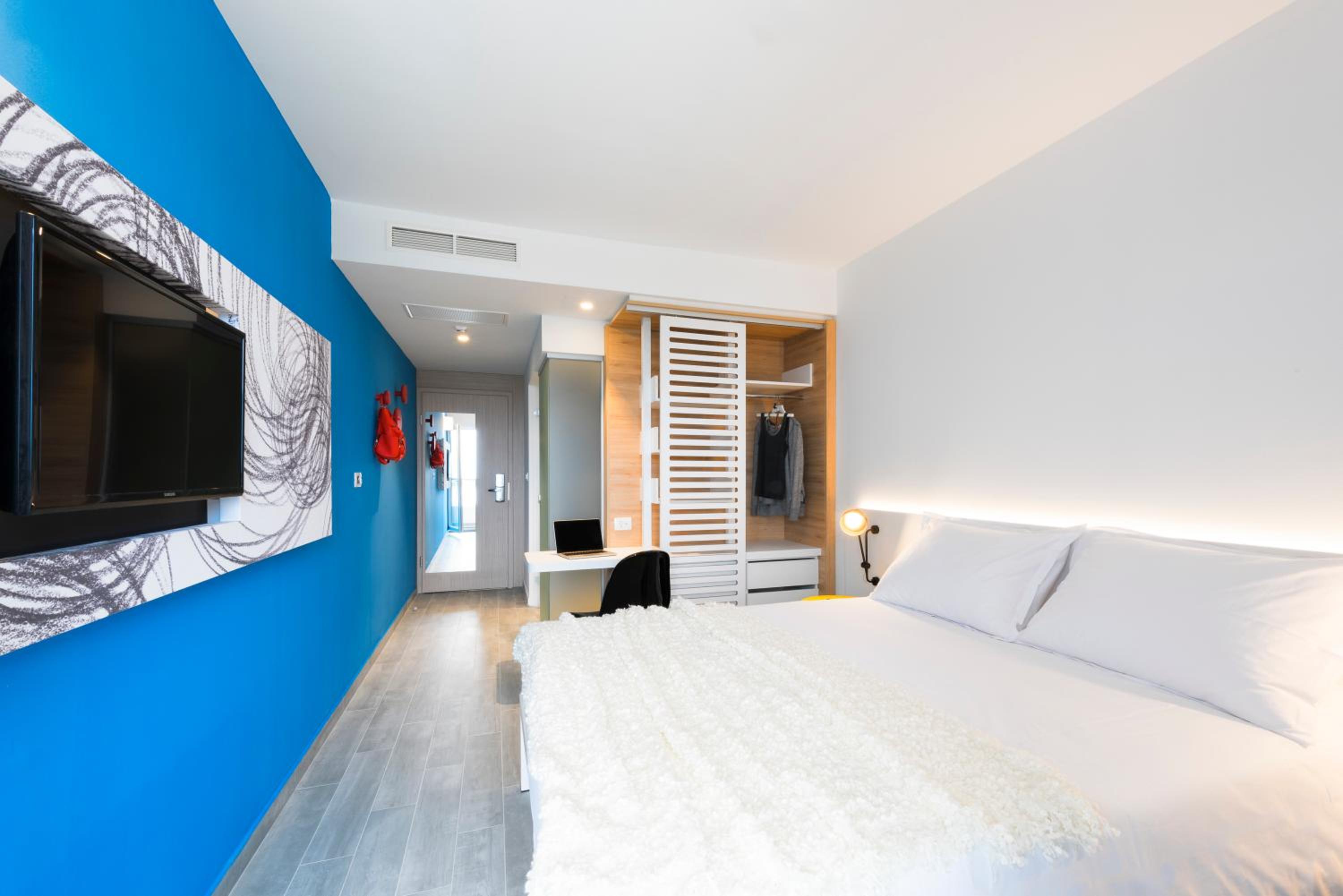 Double Room with Balcony and Sea View - Photo 2