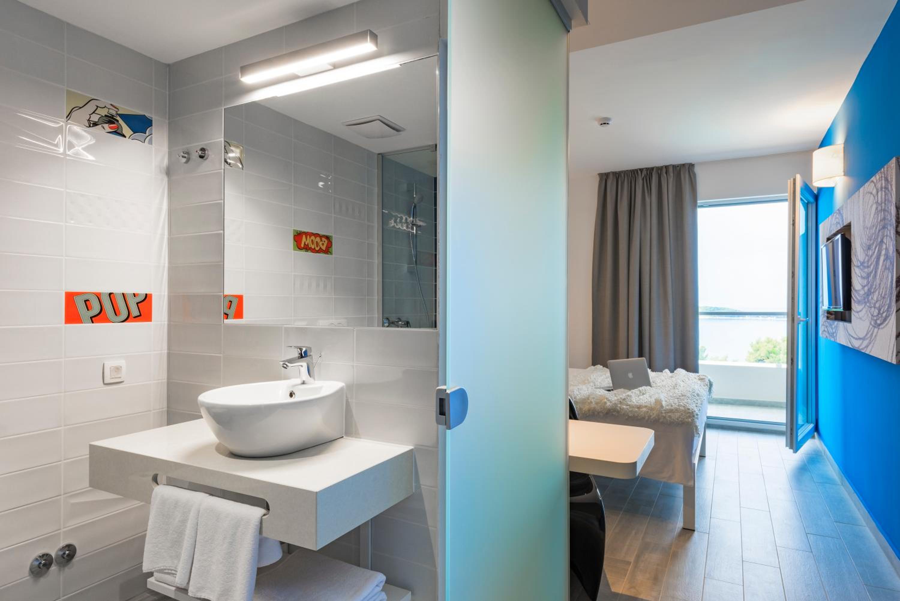 Superior Double Room with Balcony and Sea View - Photo 13