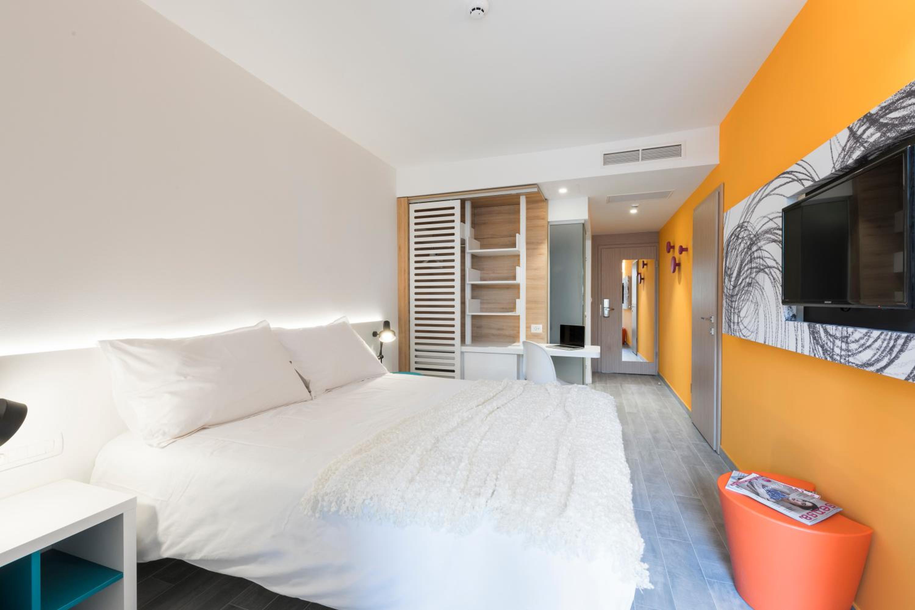 Double Room with Park View - Photo 1
