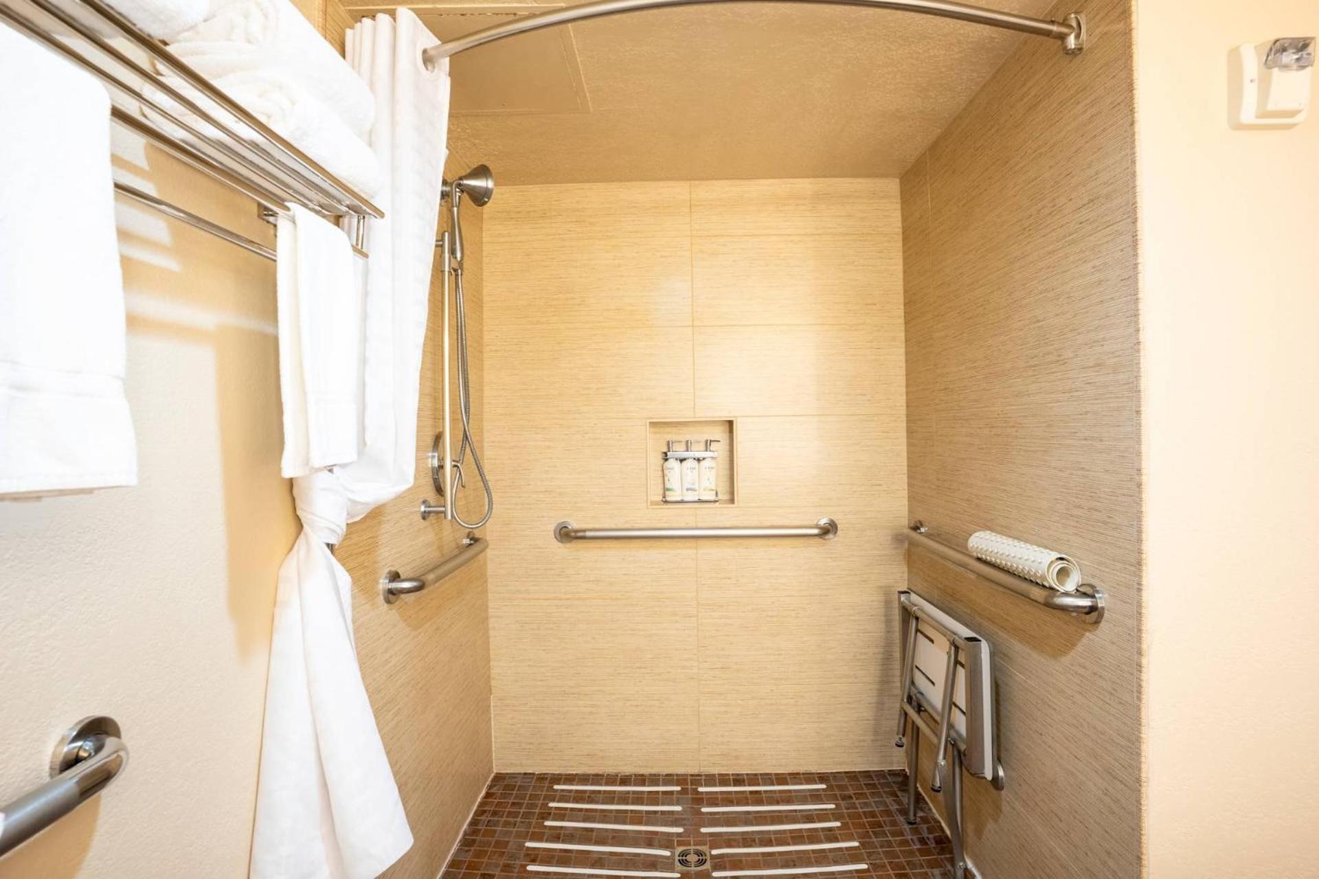 Standard King Room with Mobility Accessible Roll-In Shower photo 3