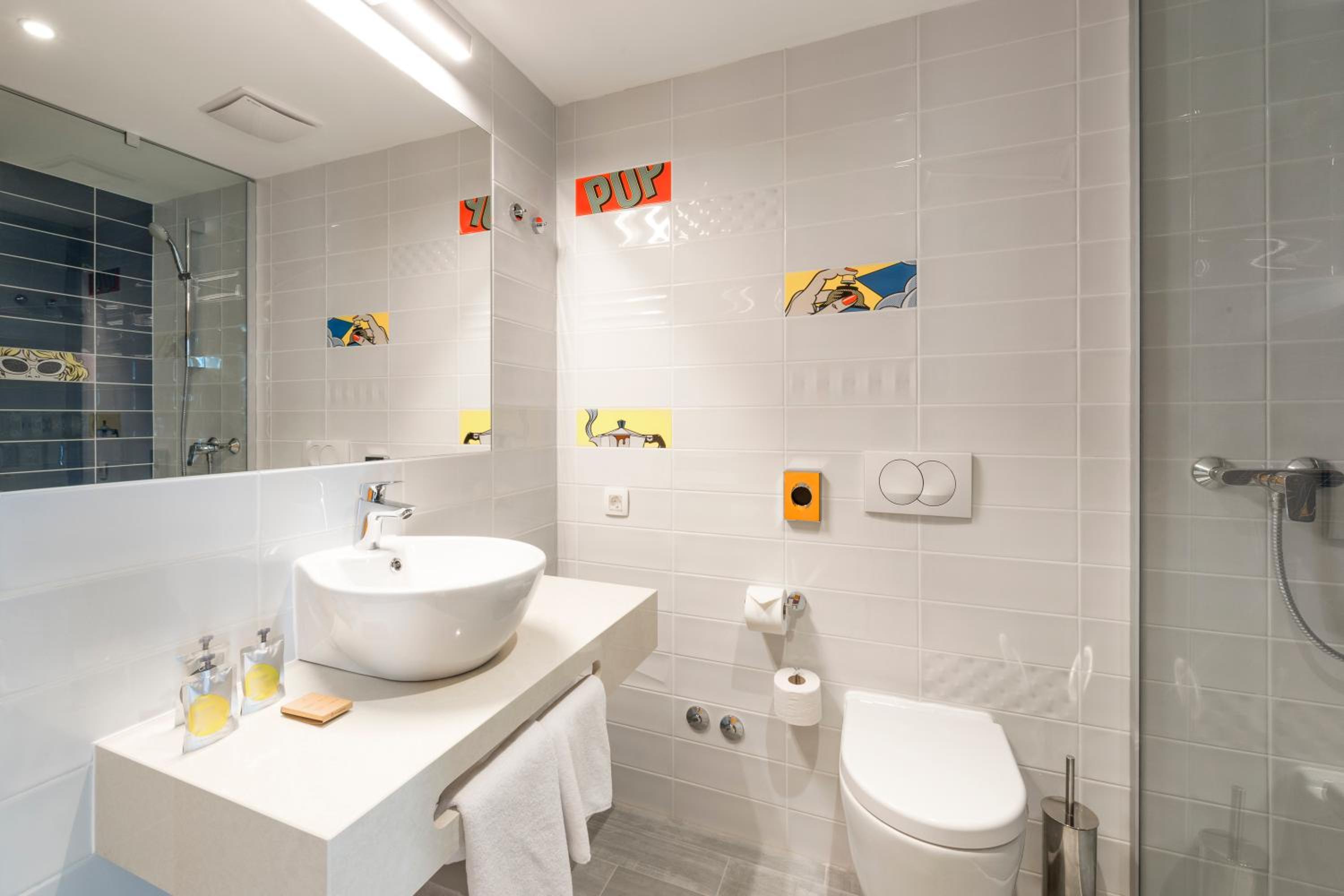 Superior Double Room with Balcony and Pool View - Photo 12