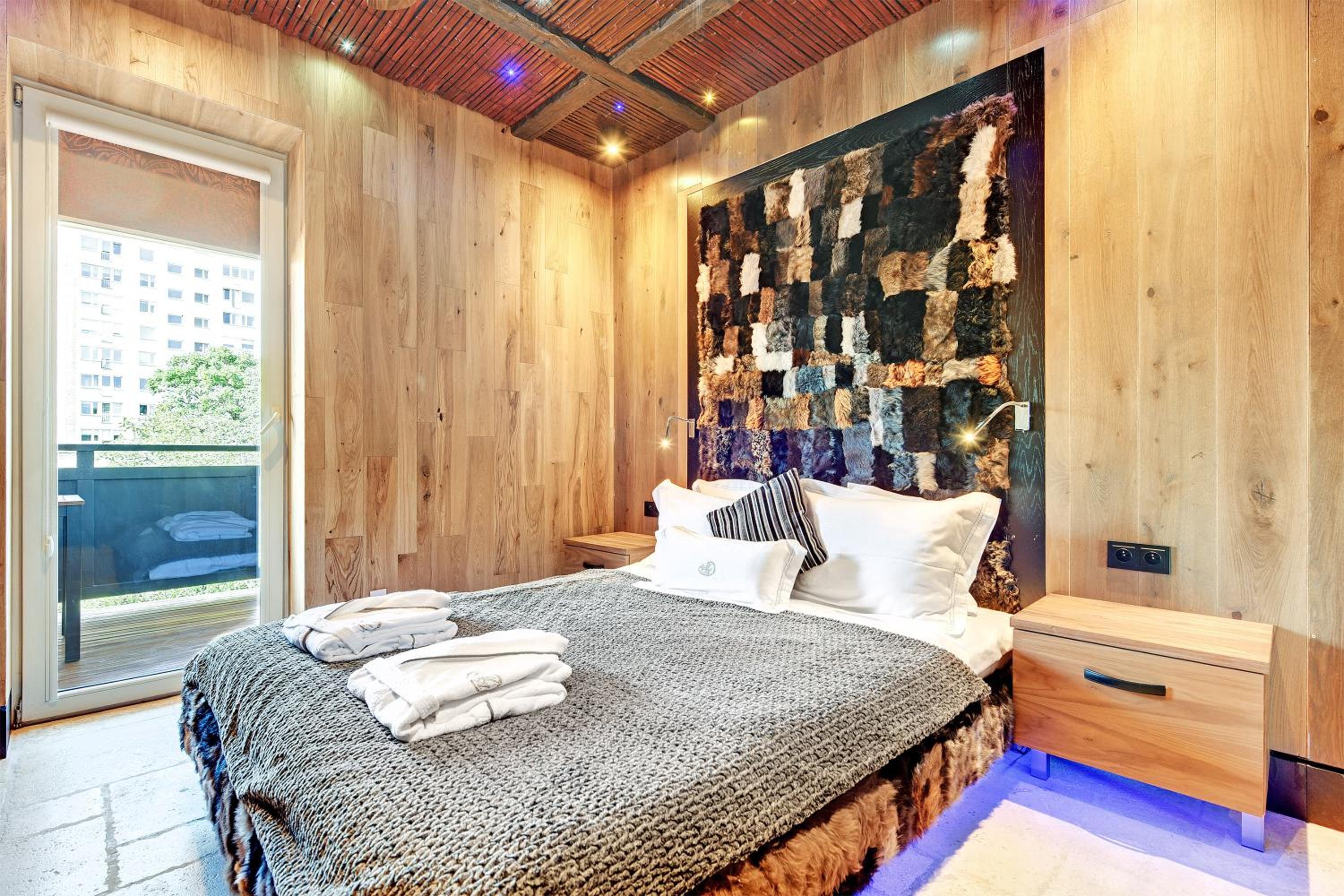Four-Bedroom Apartment with One Bathroom - Photo 9