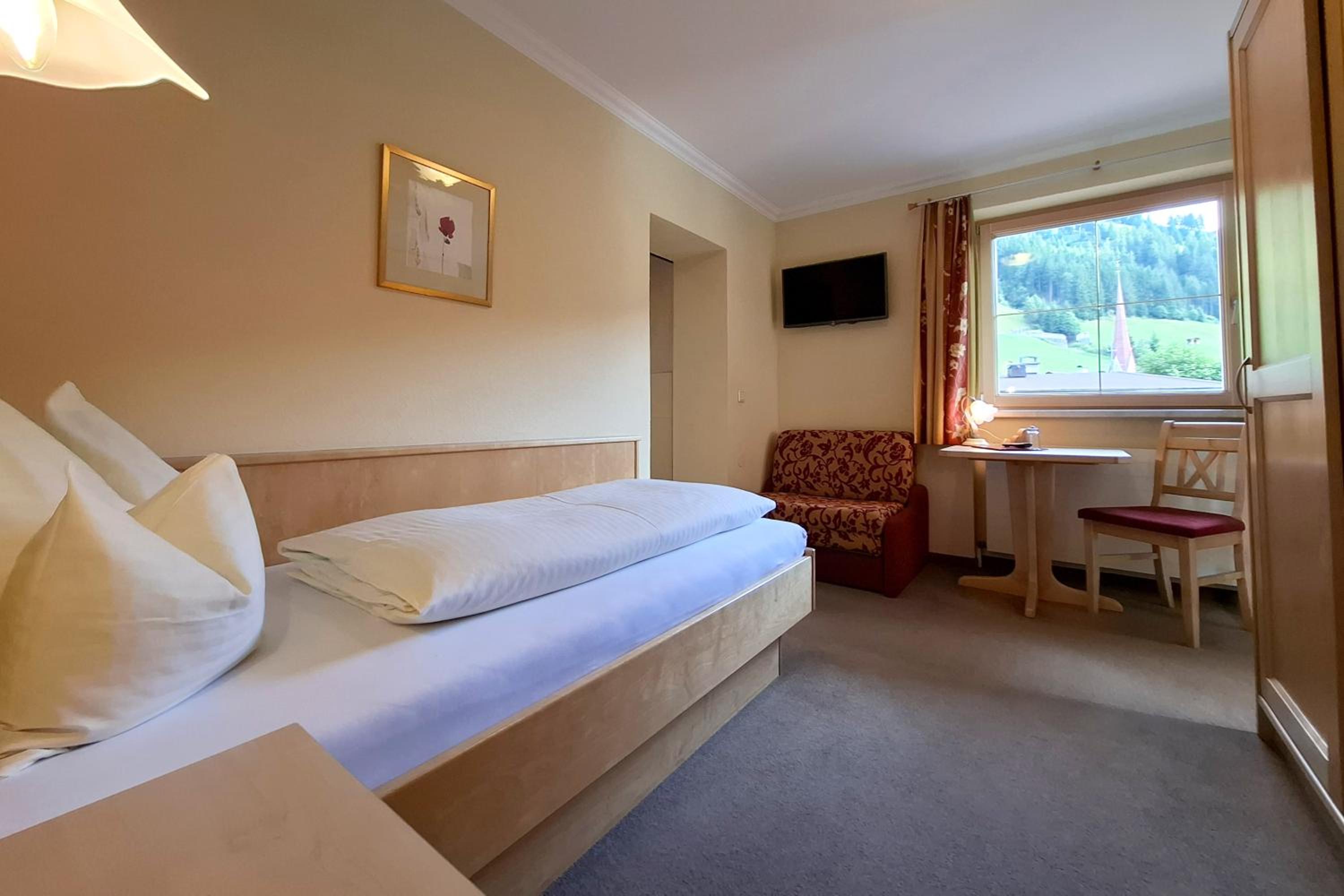 Single Room with Balcony photo 3