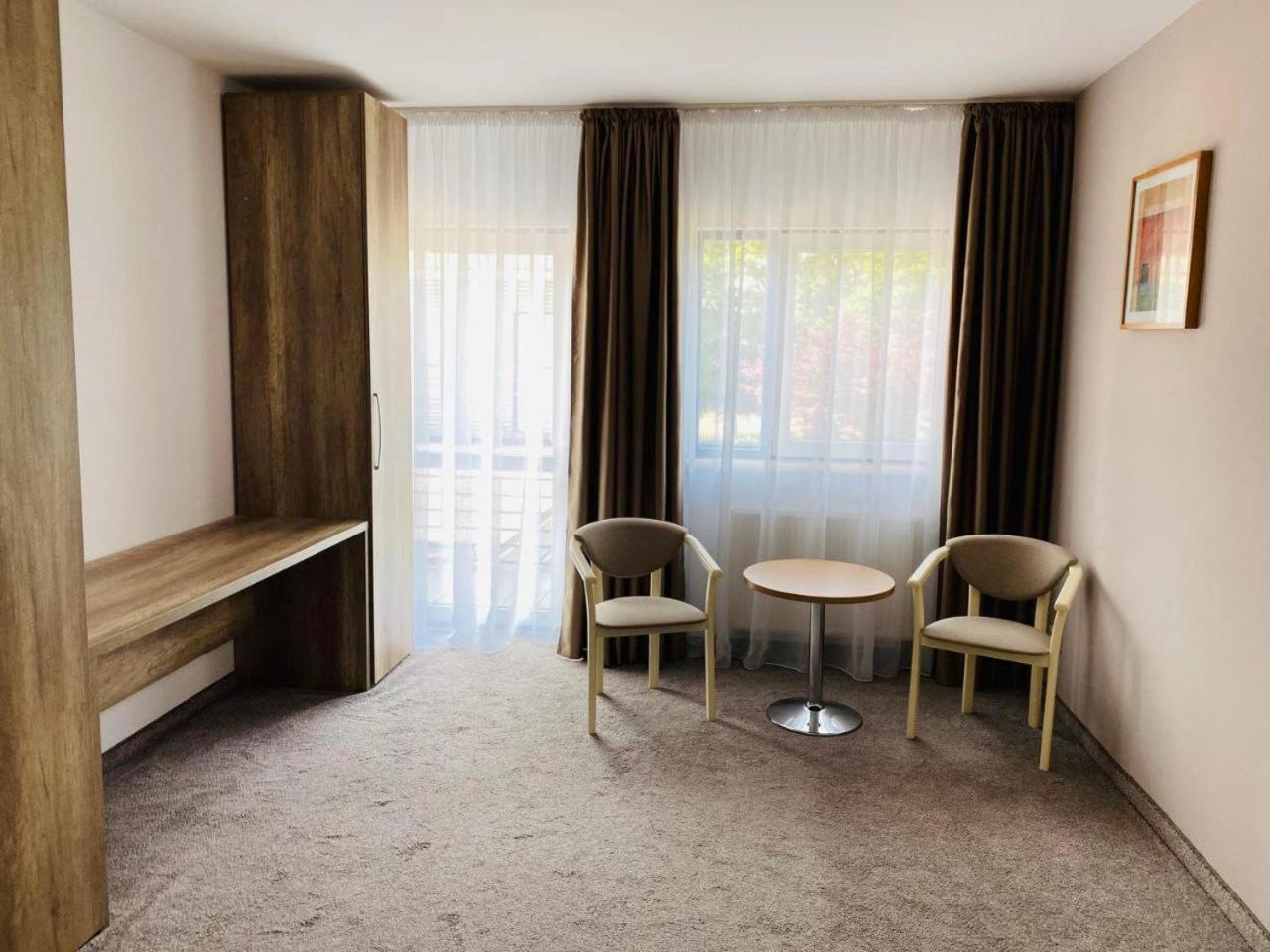 Apartment (1-2 Adults)