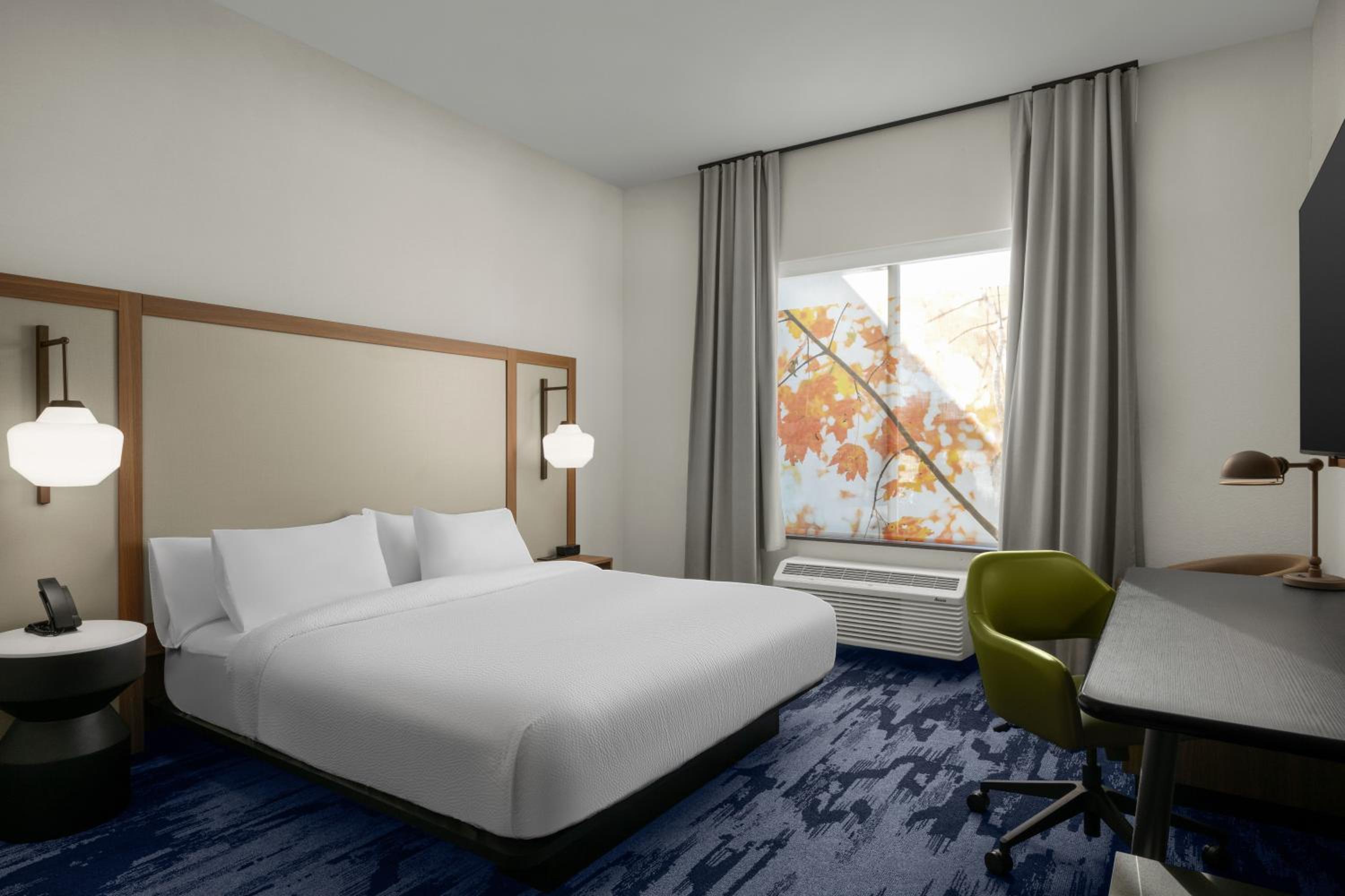 Standard King Room - Hearing Accessible - Photo 3