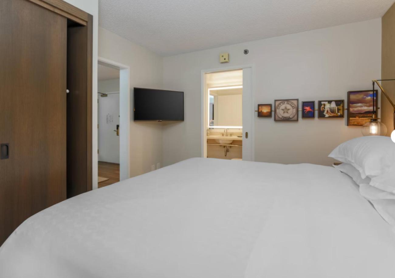 1 King &amp; 1 Queen, Concierge level, 2 Bedroom Suite, Balcony photo 1