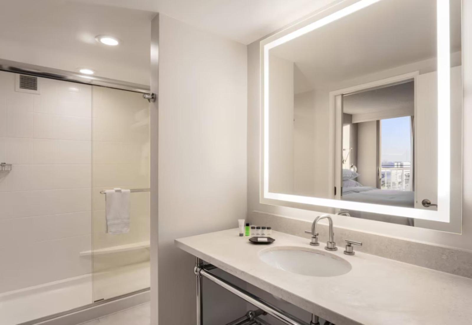 1 King &amp; 1 Queen, Concierge level, 2 Bedroom Suite, Balcony photo 3