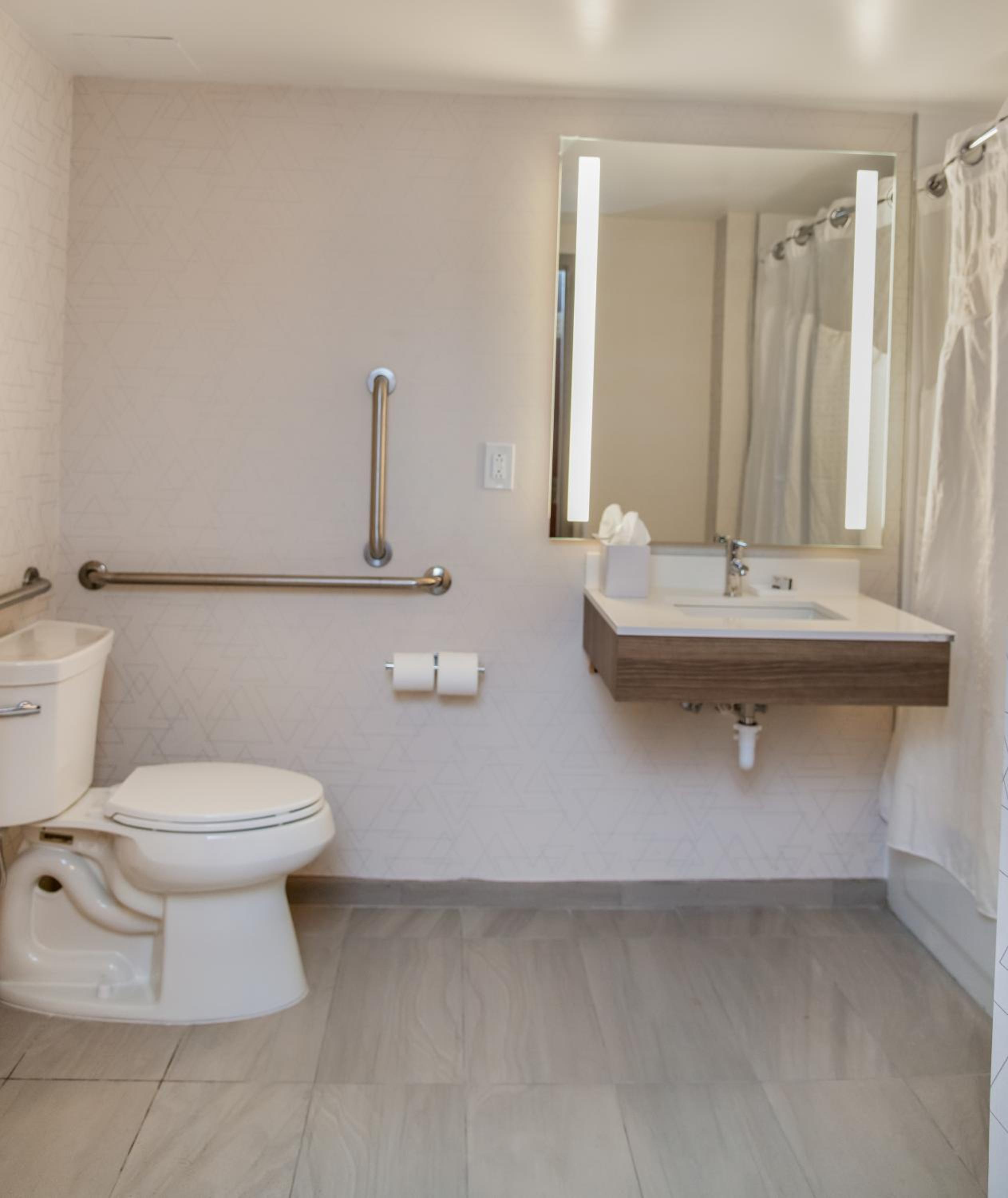 One-Bedroom Suite with Roll-In Shower - Mobility Accessible - Photo 2