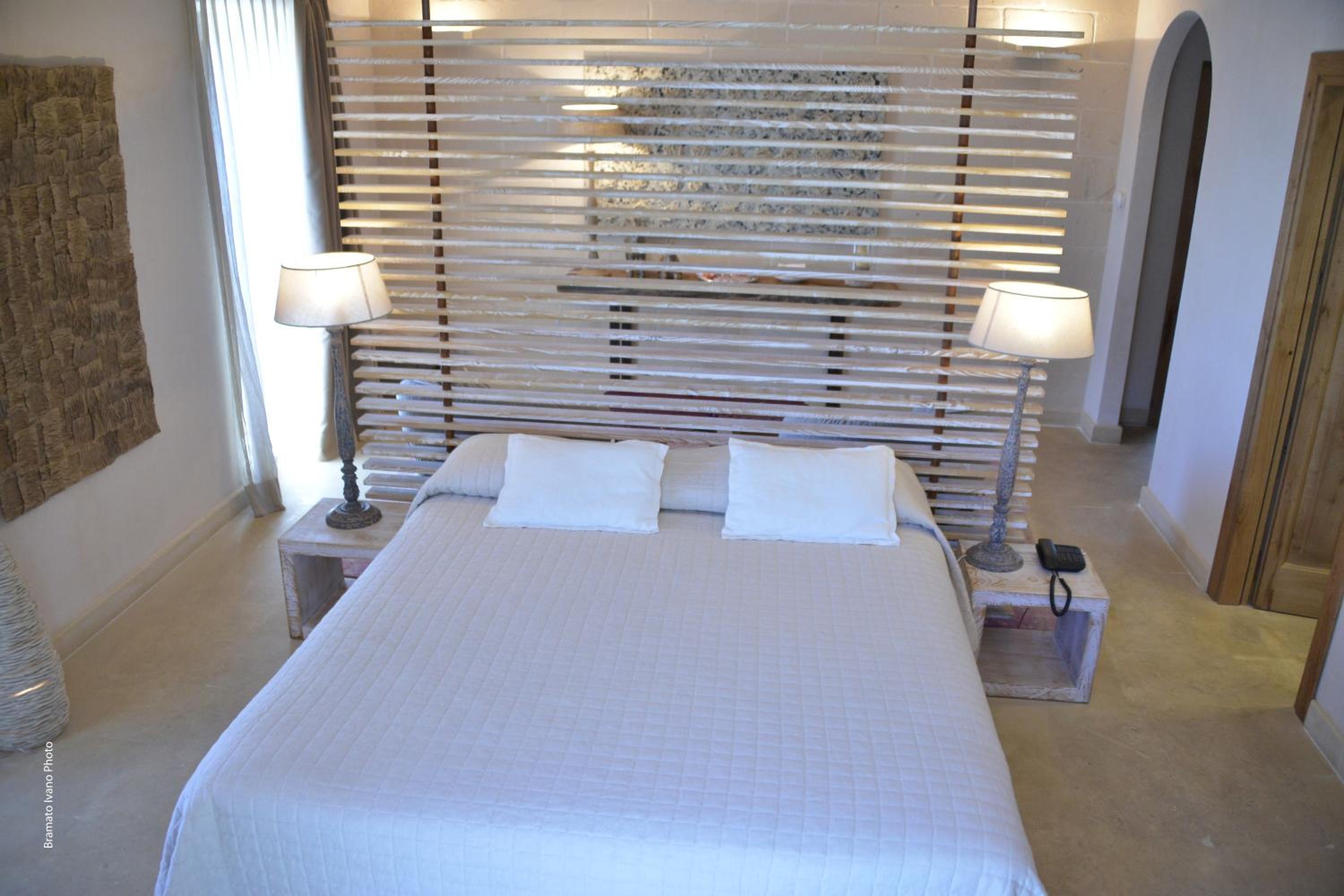 Deluxe Double Room with Balcony photo 3