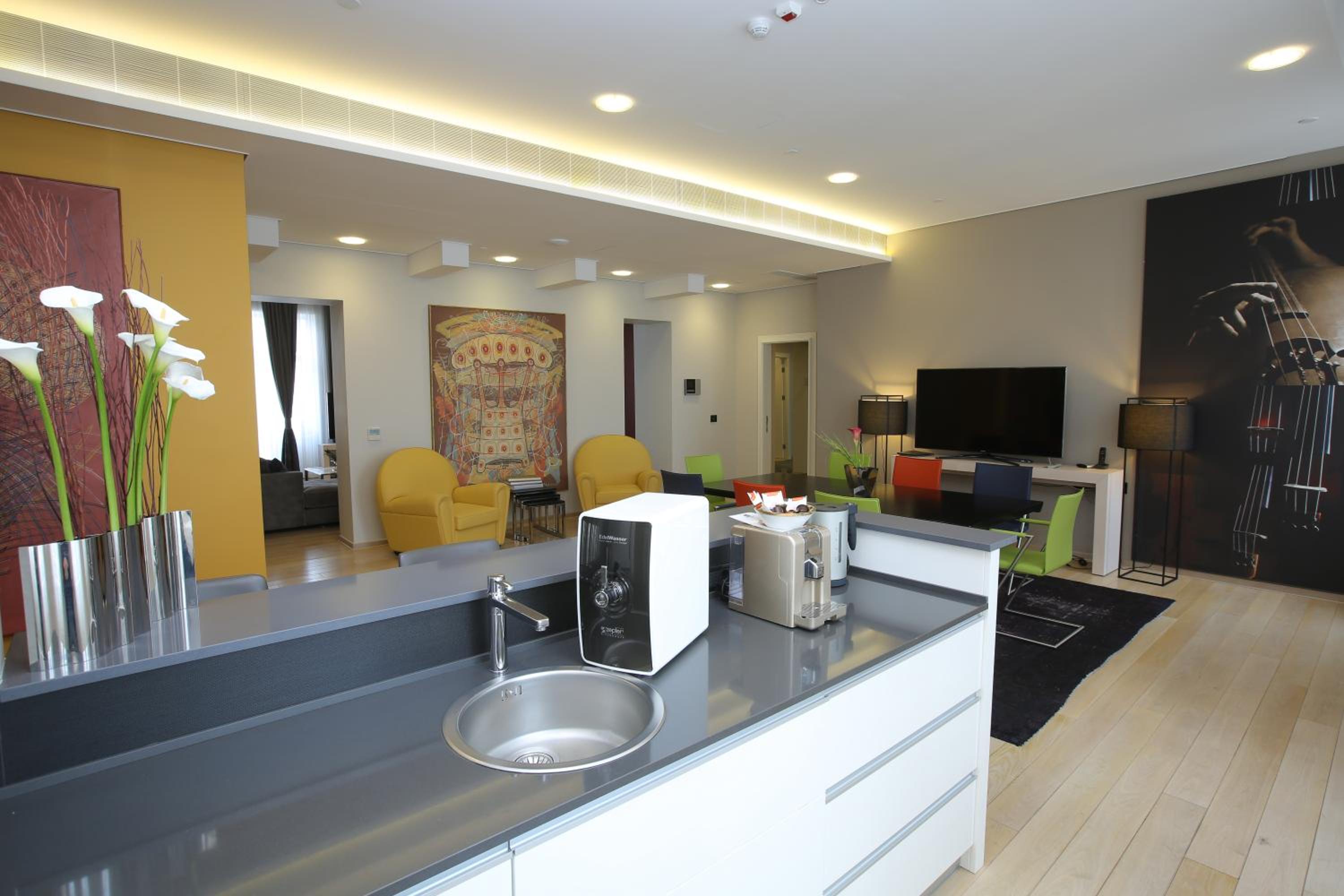 Presidential Three- Bedroom Apartment photo 2