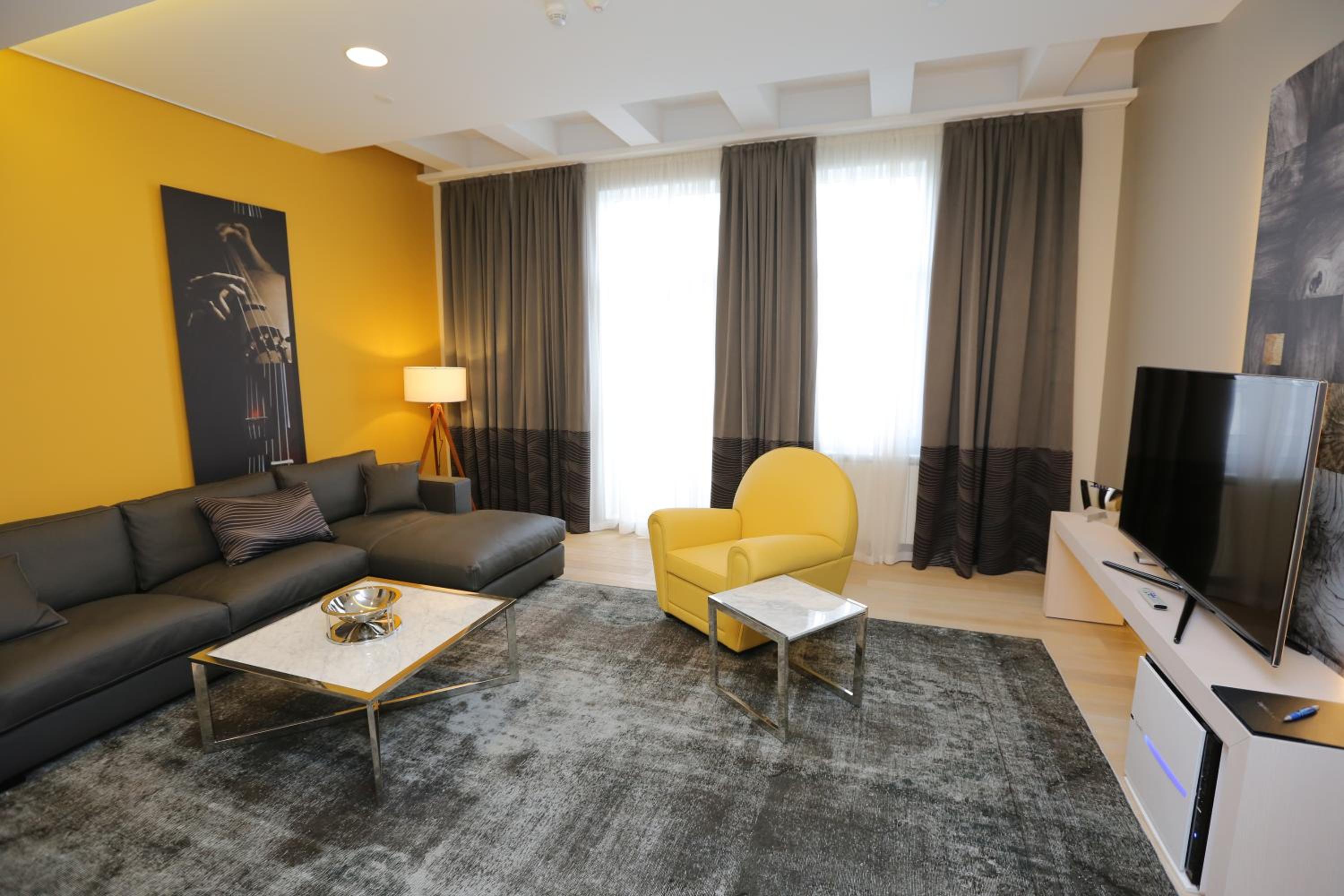 Three-Bedroom Apartment photo 2