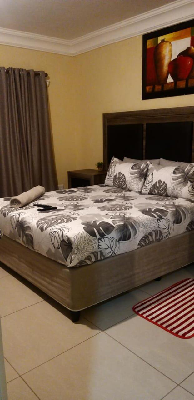 Double Room with Private Bathroom - Photo 2