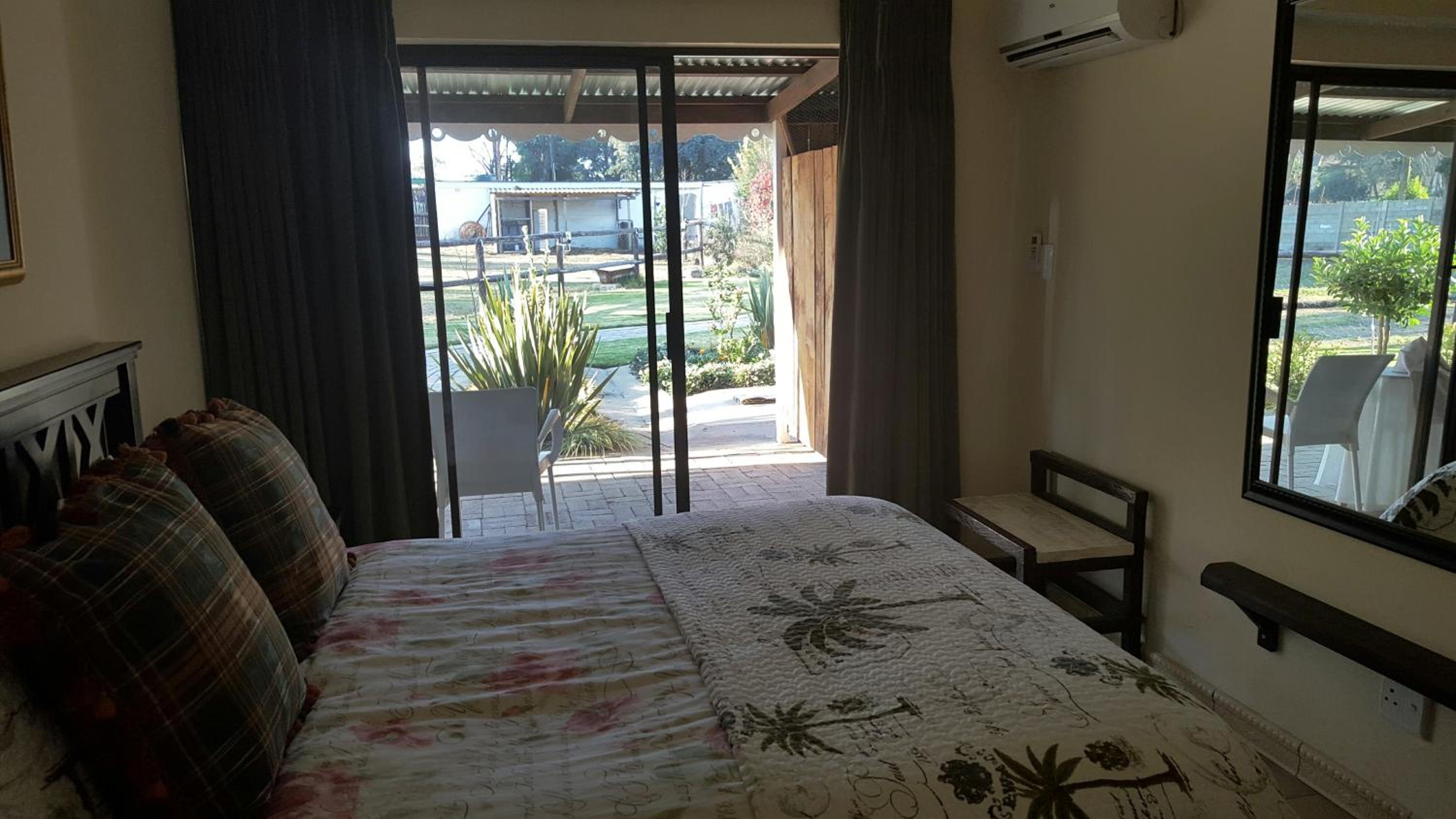 Double Room with Patio - Photo 1