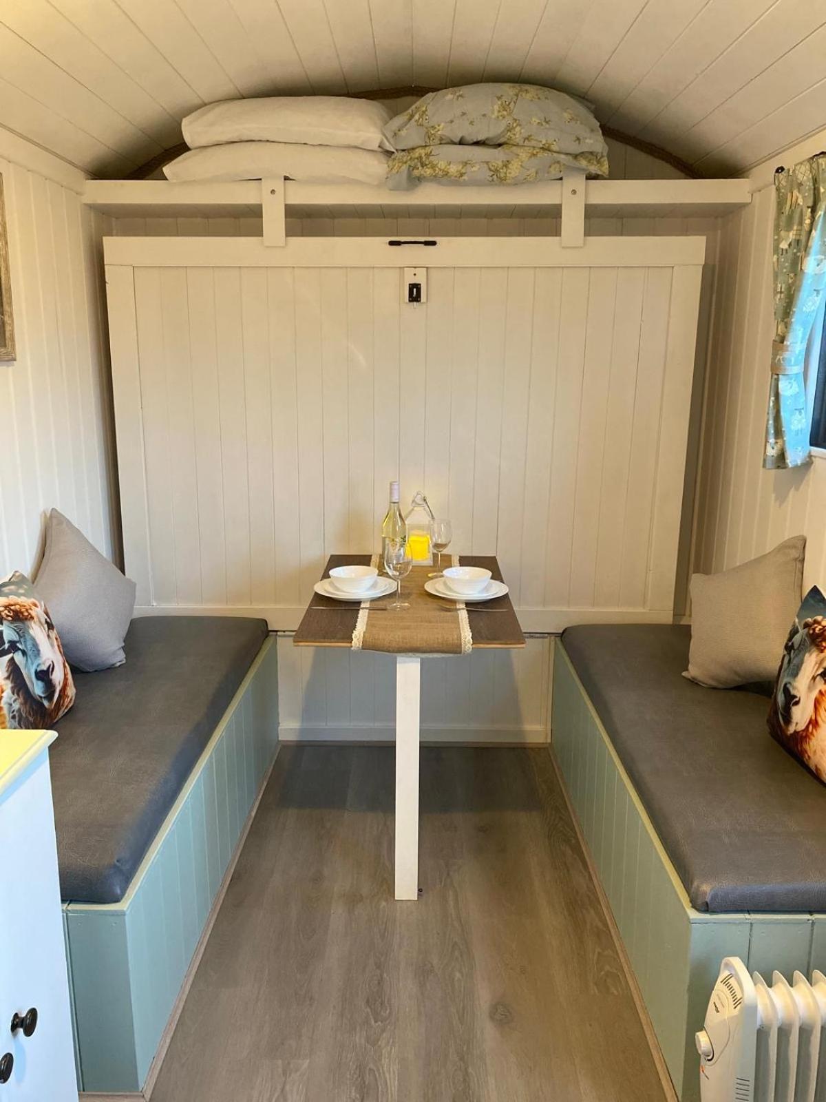 Deluxe Shepherd's Hut