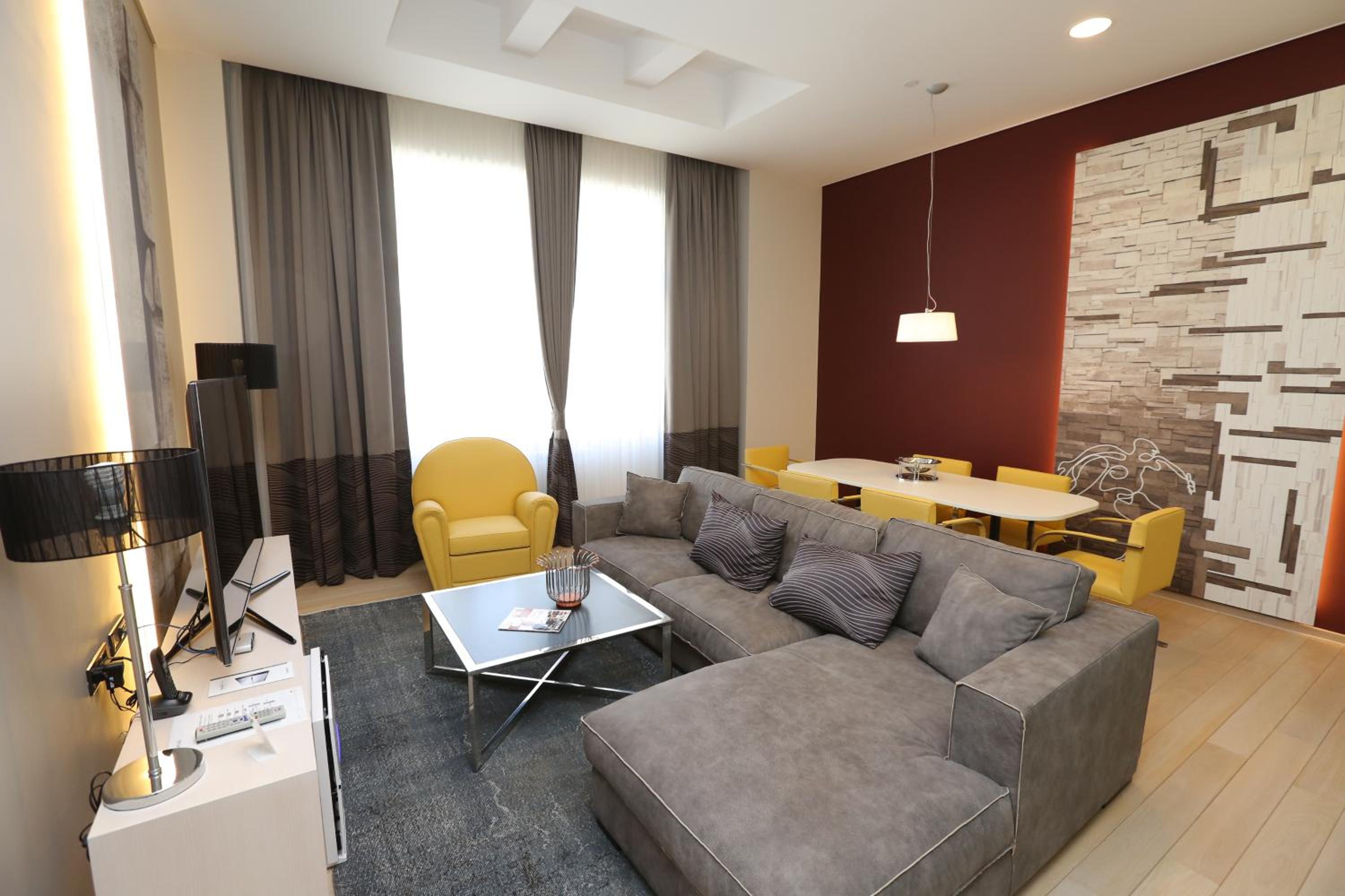  Superior One-Bedroom Apartment photo 3
