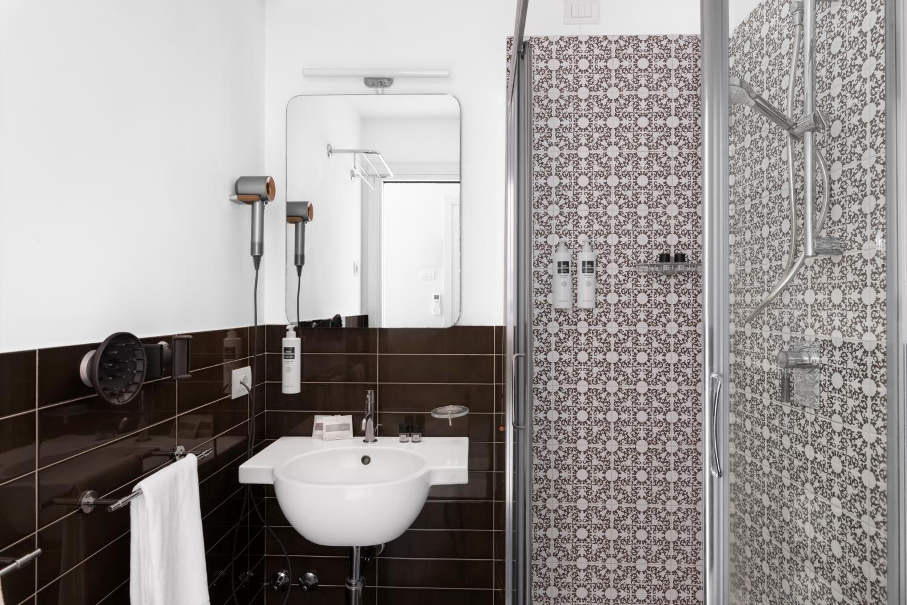 Standard Double or Twin Room photo 2