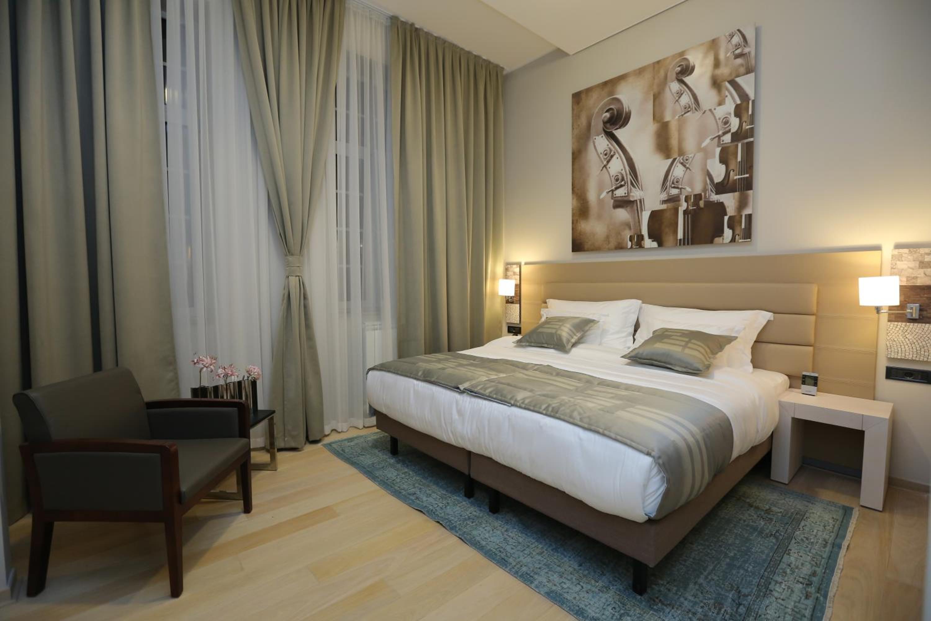  Superior One-Bedroom Apartment photo 2