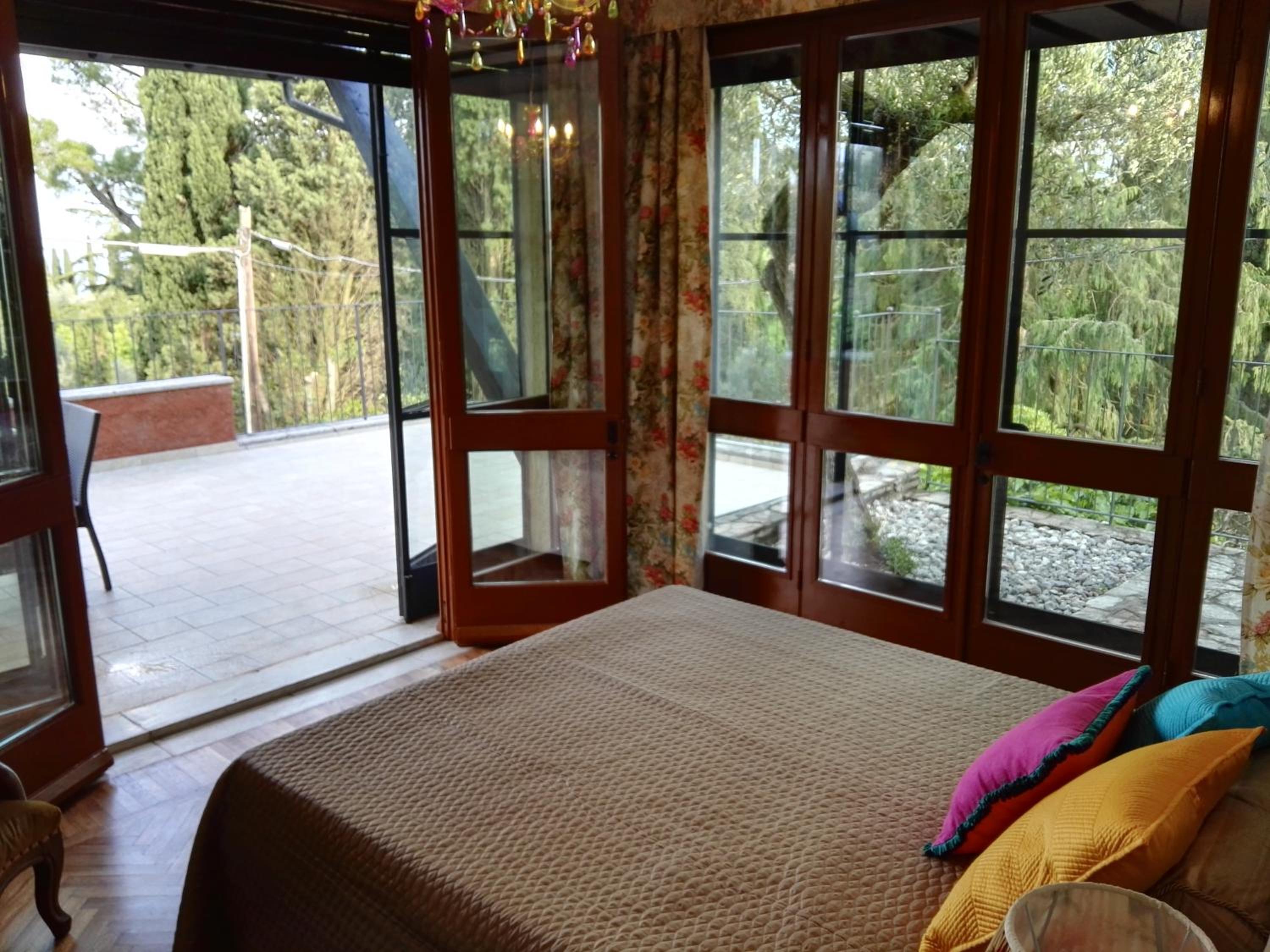 Apartment with Lake View
