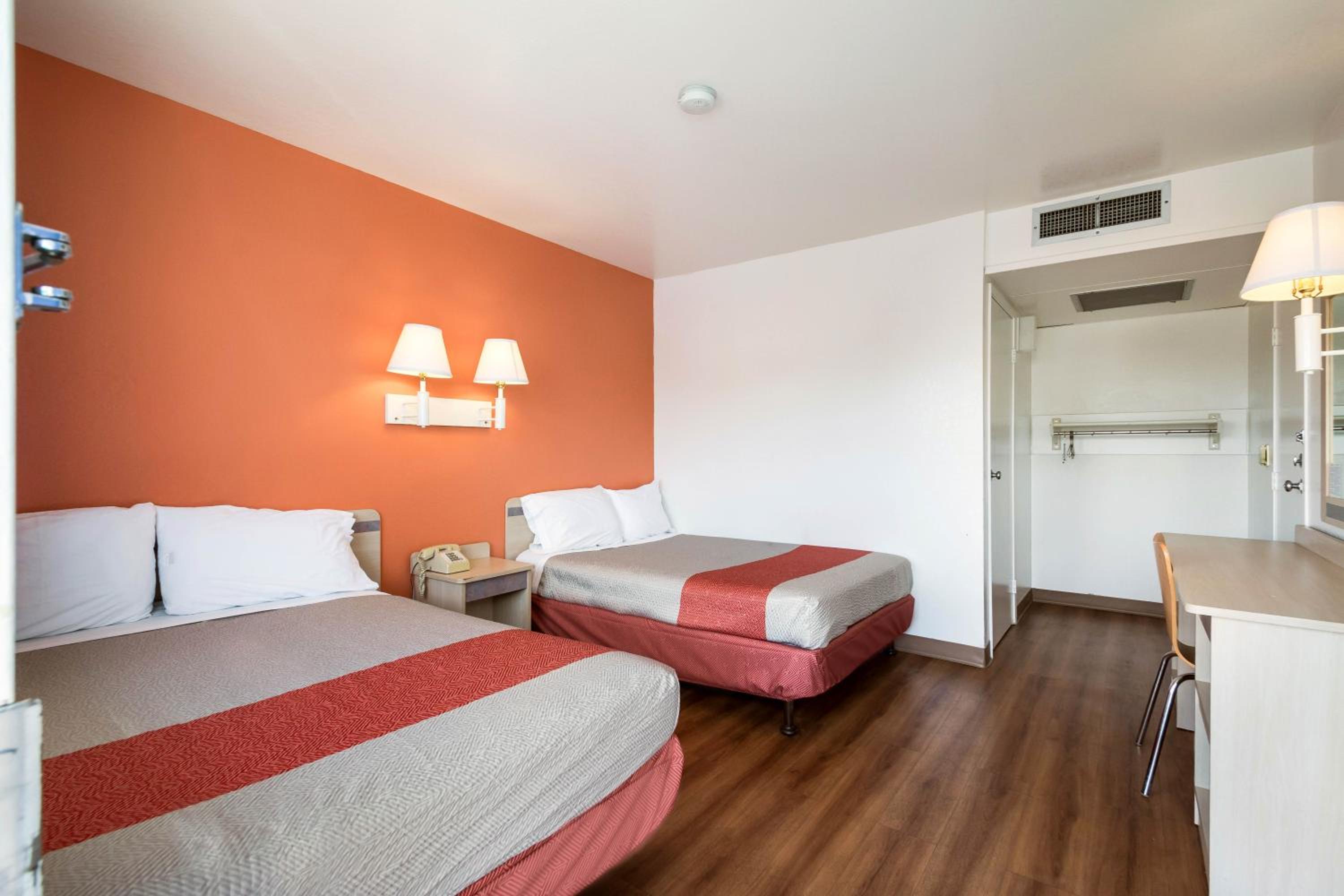 Standard Double Room - Photo 2