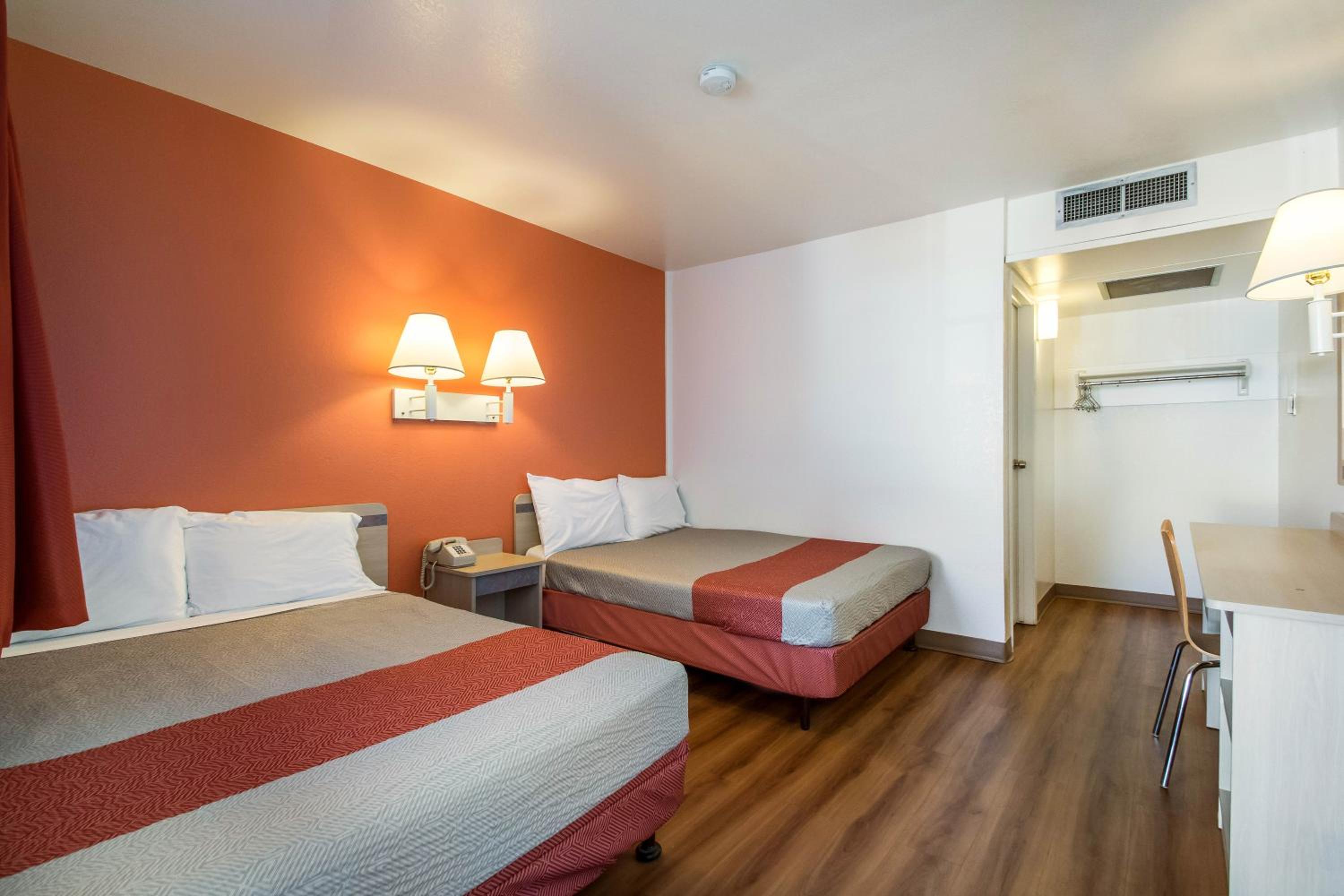 Standard Double Room - Photo 5