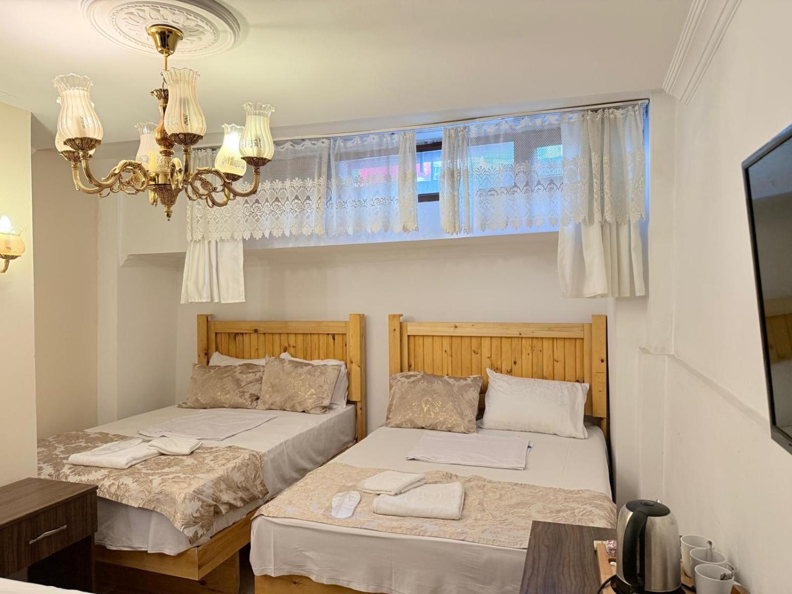 Economy Triple Room photo 2