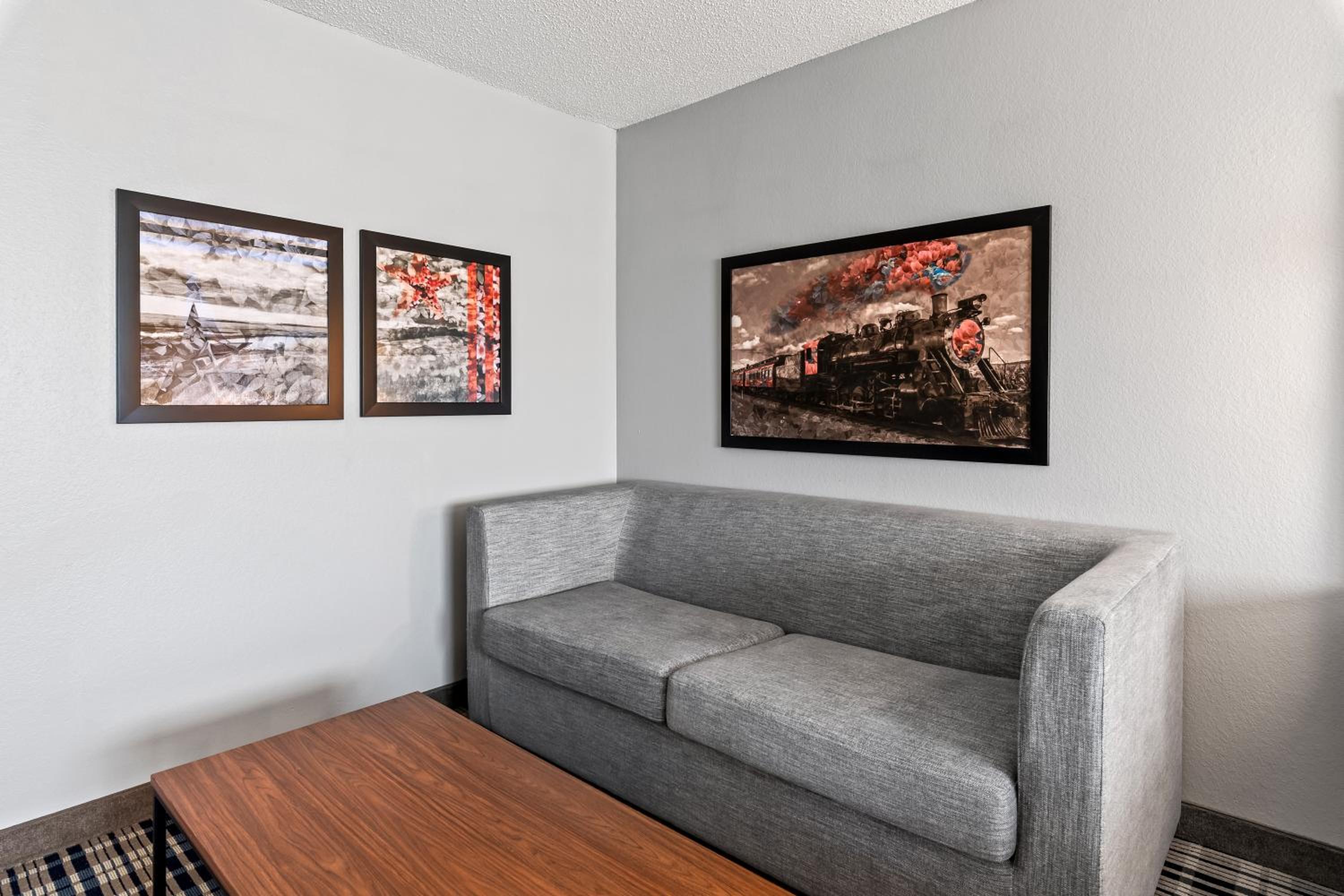 King Studio Suite - Non-Smoking photo 2