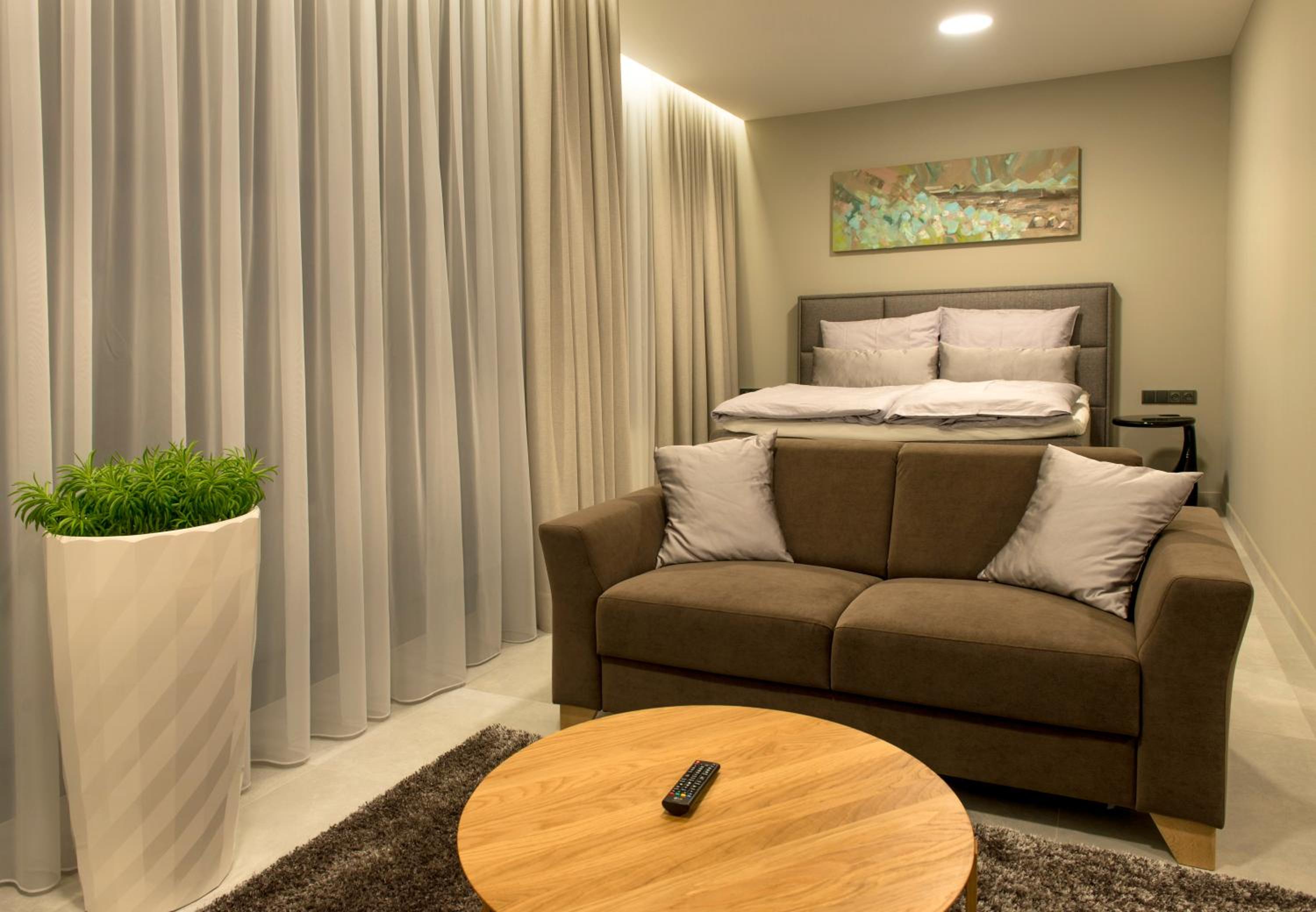 Apartment with Terrace - Photo 13