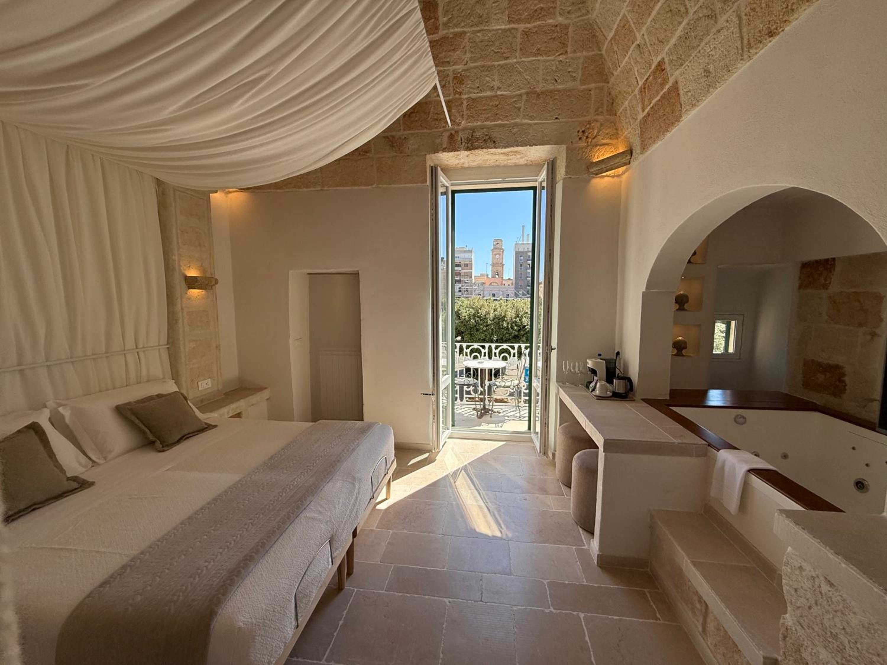 Queen Room with Spa Bath