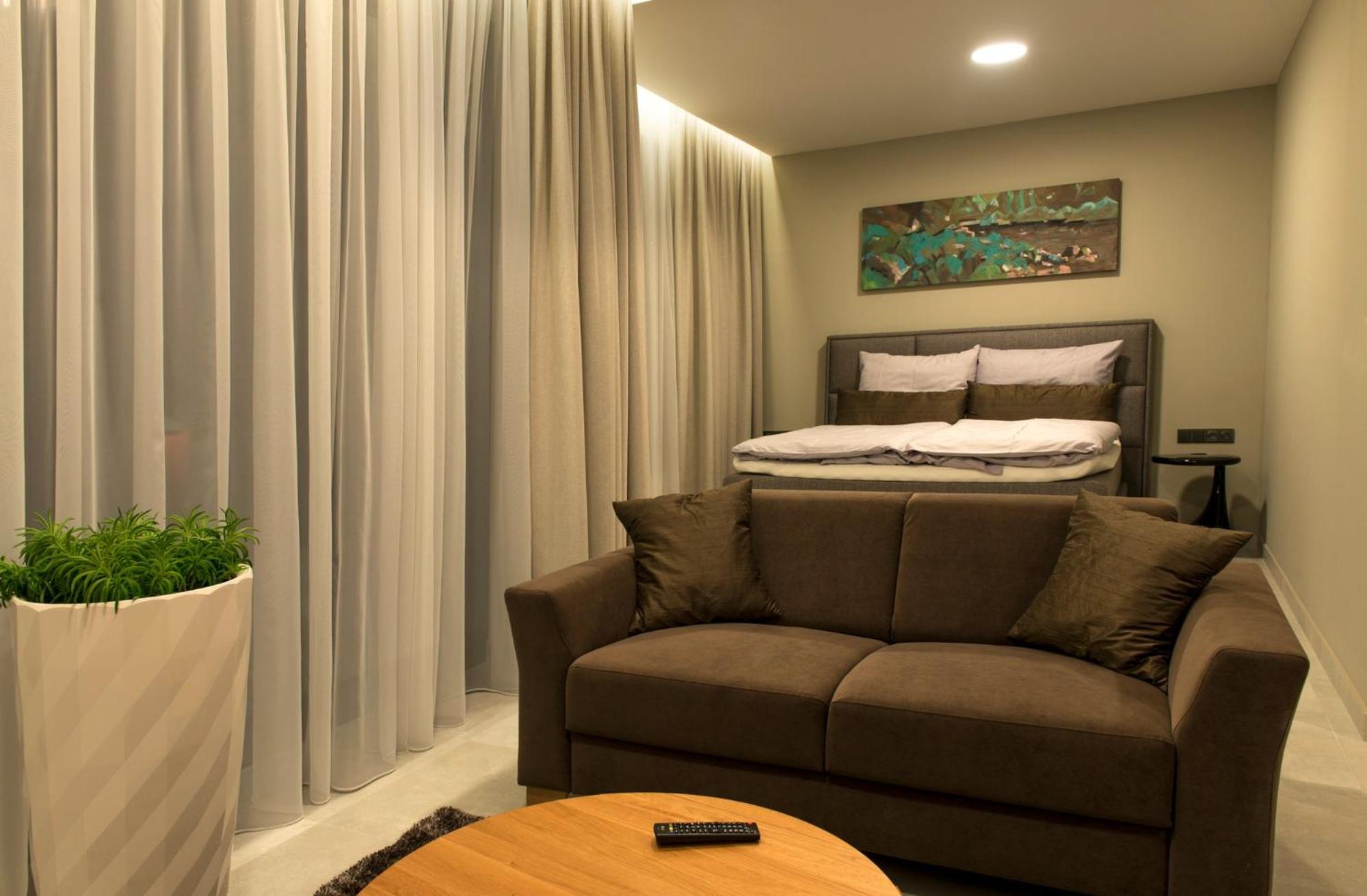 Apartment with Terrace - Photo 8