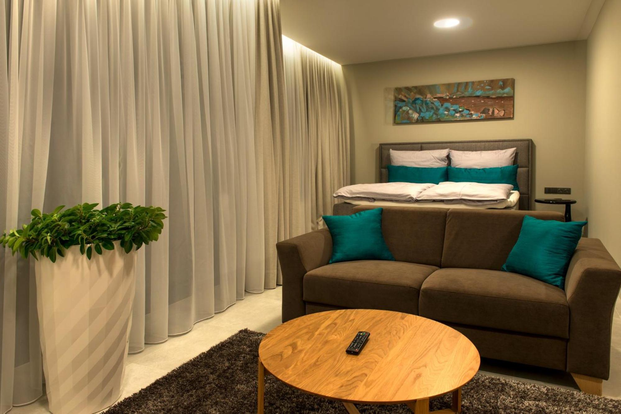Apartment with Terrace - Photo 24