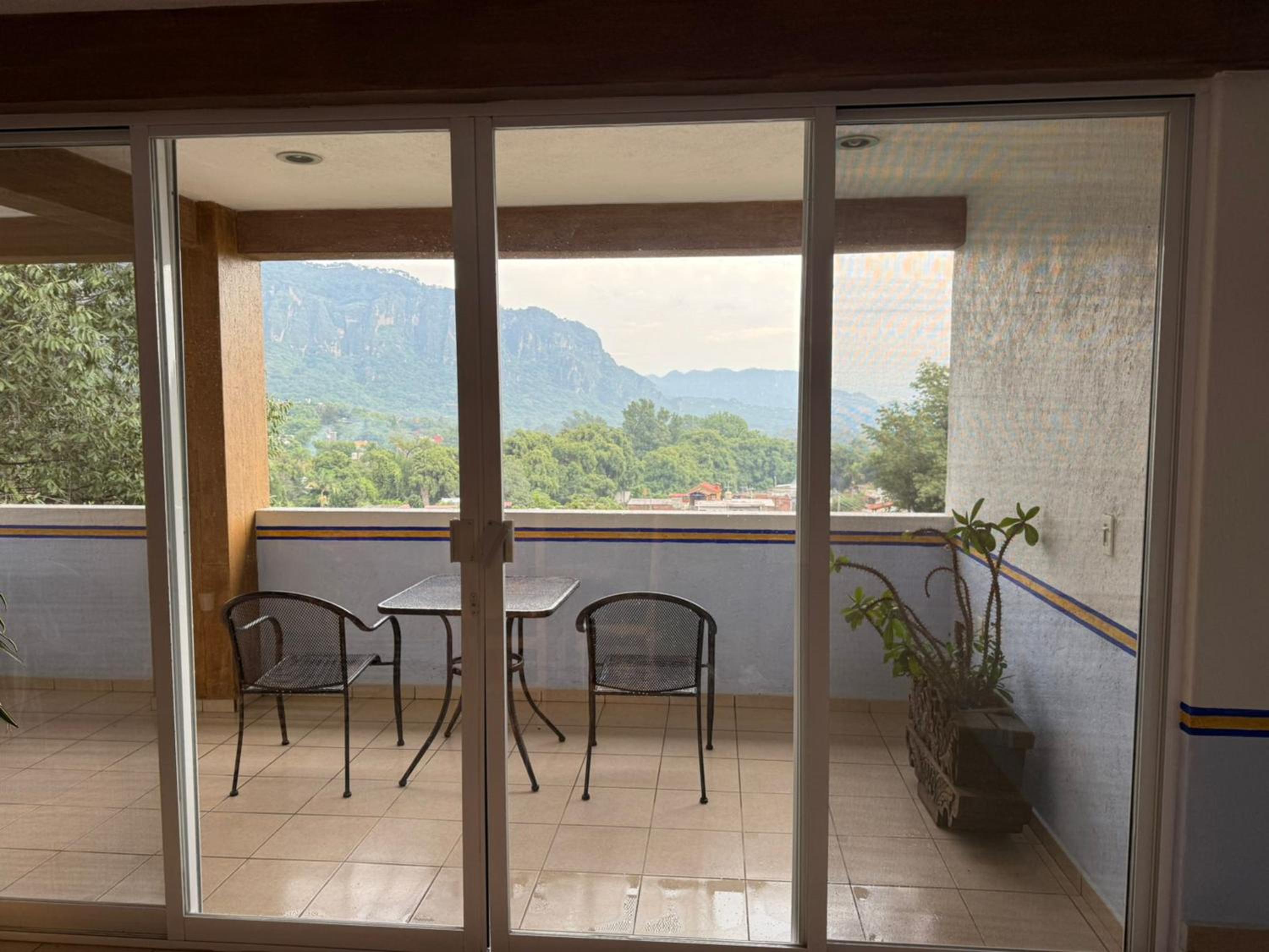 Apartment with Balcony photo 2