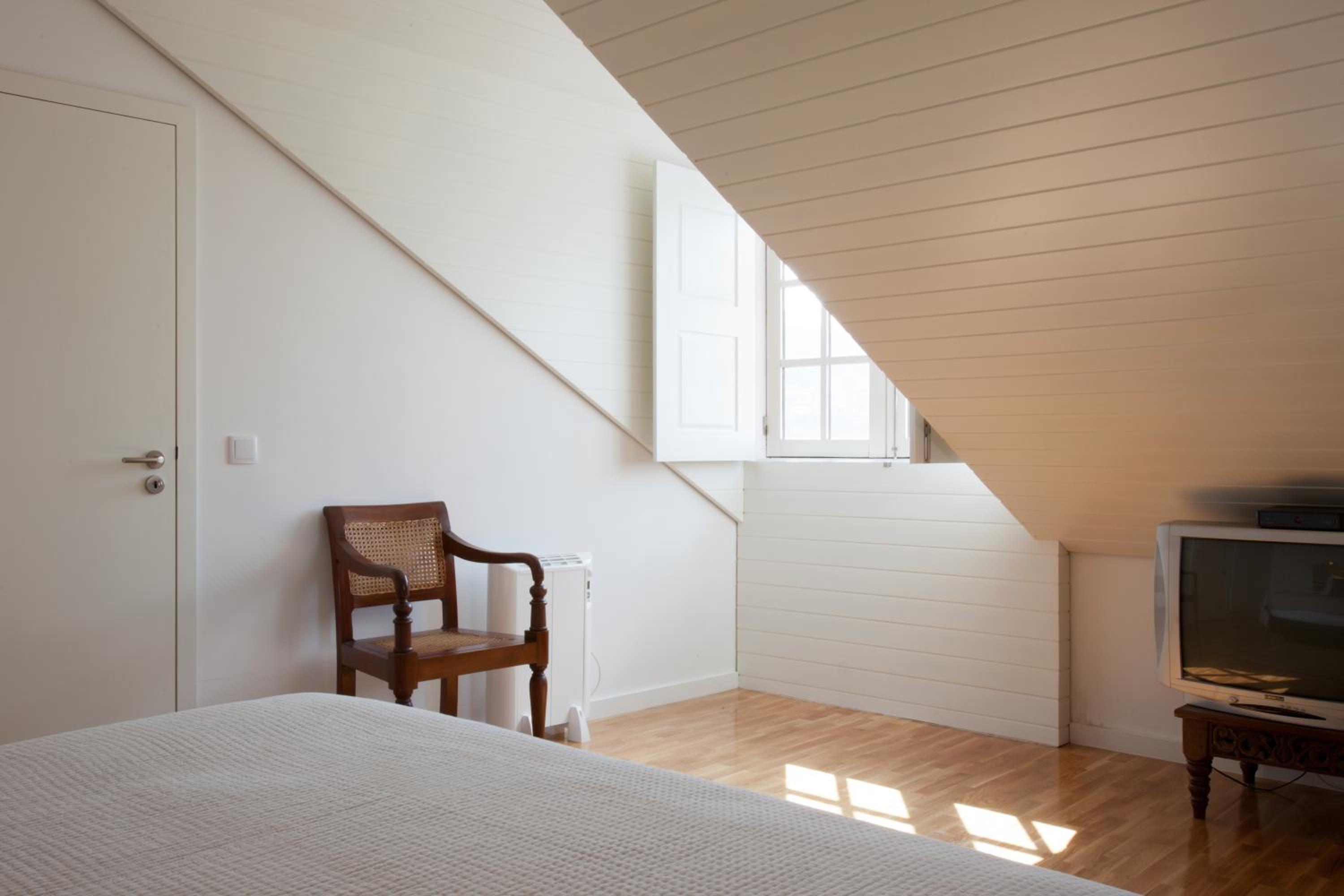 One-Bedroom Apartment - Photo 2