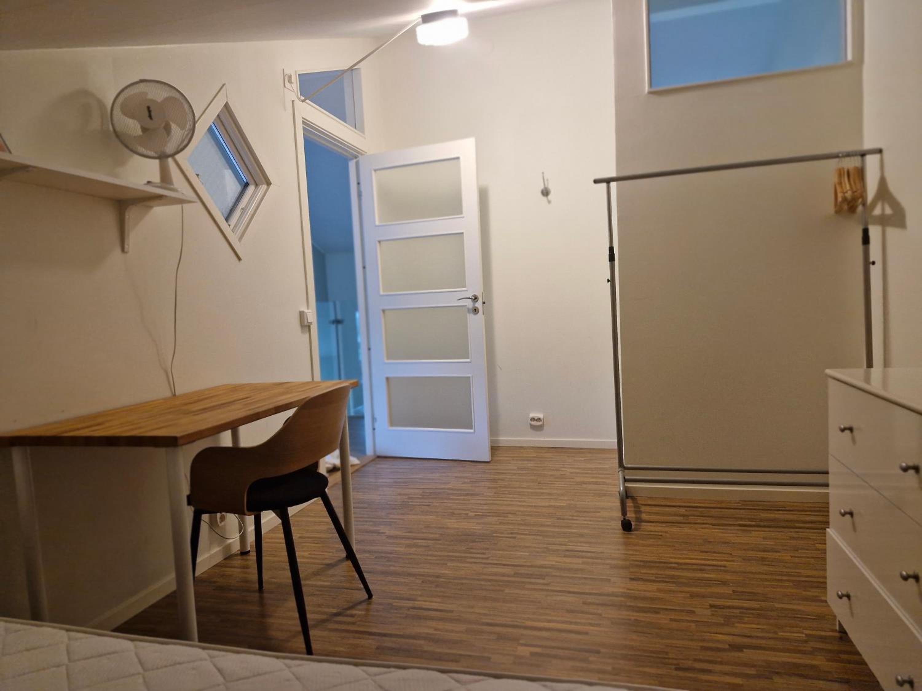 Single Room with Shared Bathroom photo 2