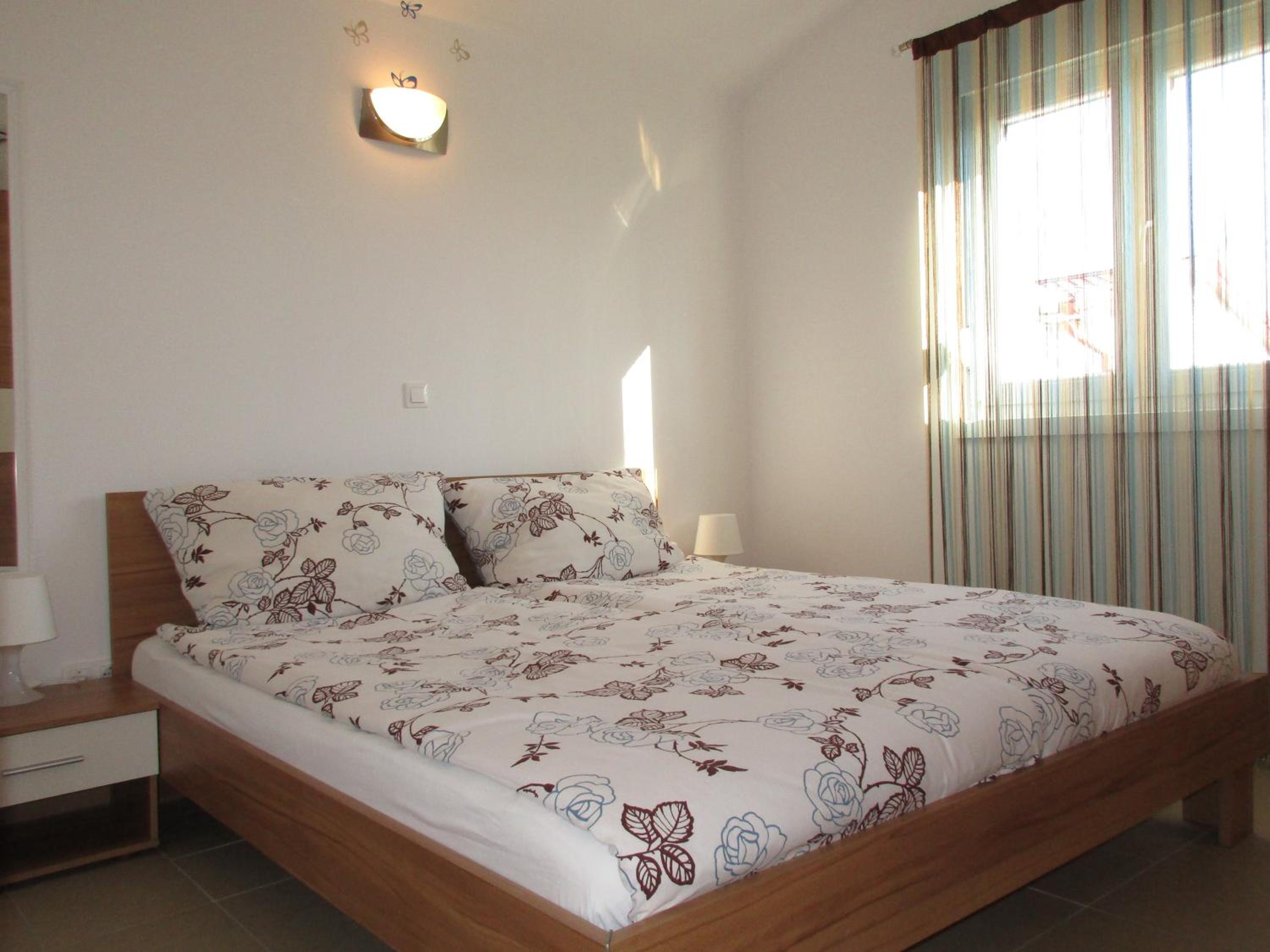 Apartment with Balcony and Sea View - Photo 21