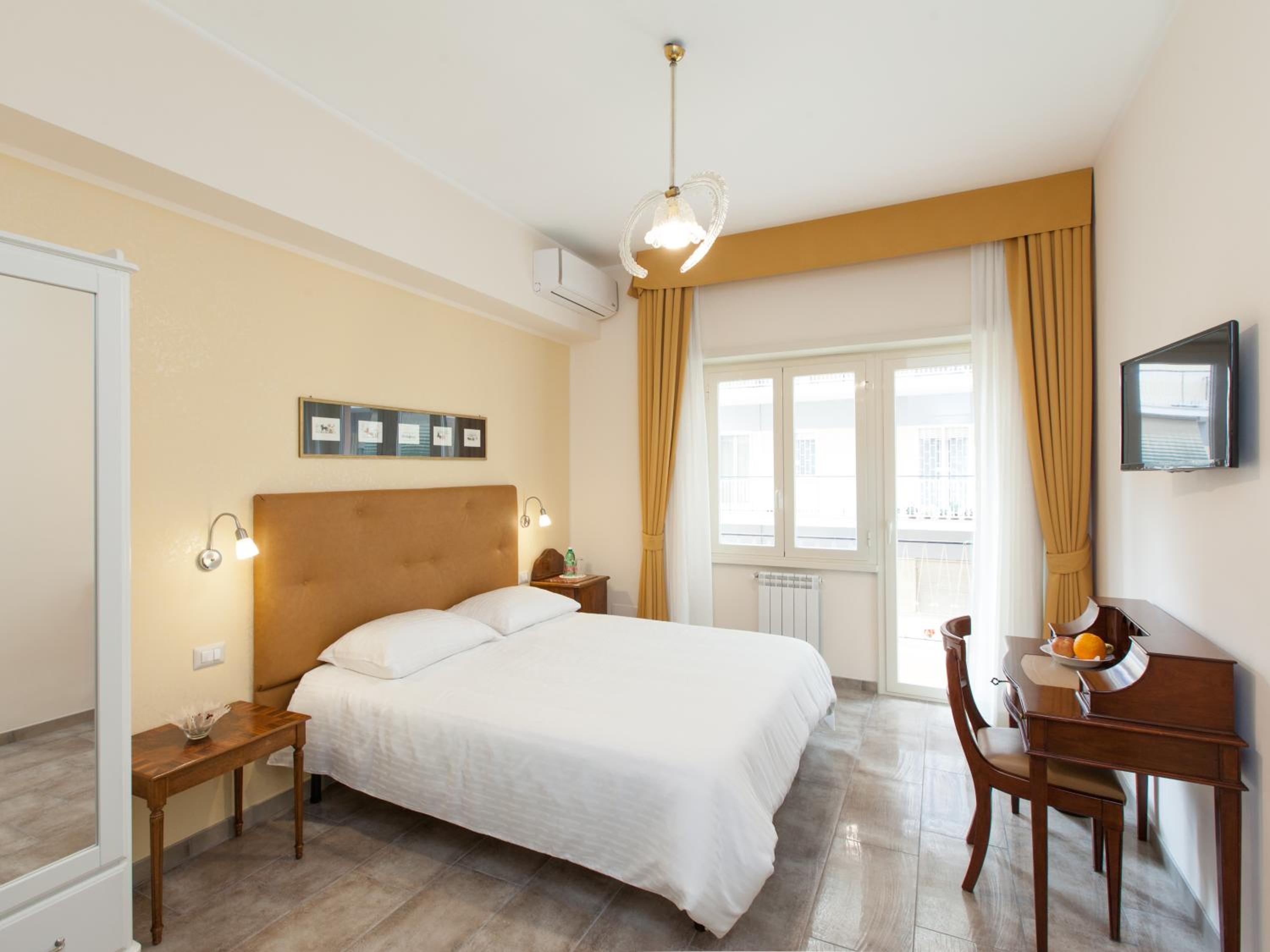 Deluxe Double or Twin Room with Balcony photo 1