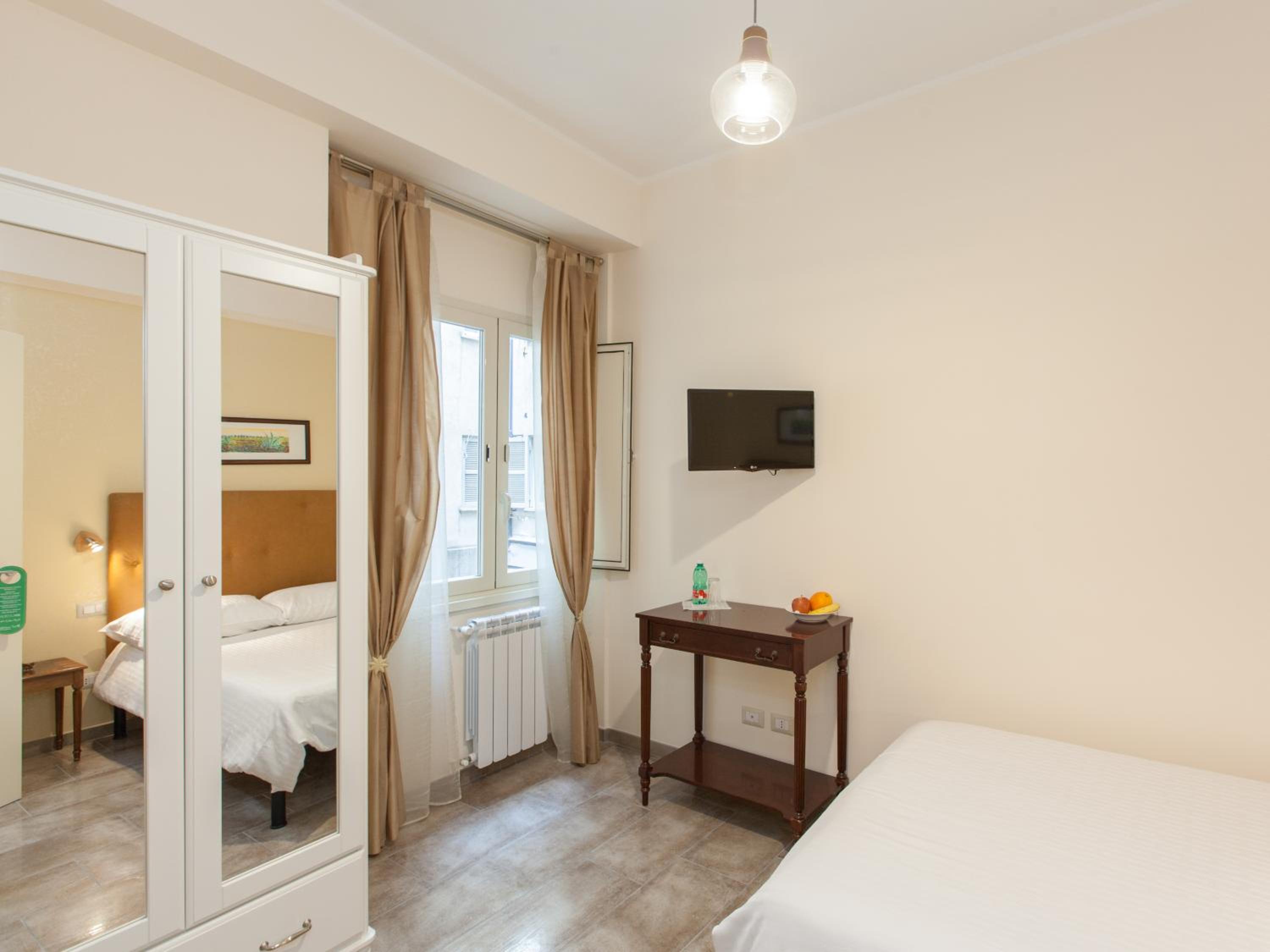 Single Room with Private Bathroom photo 2