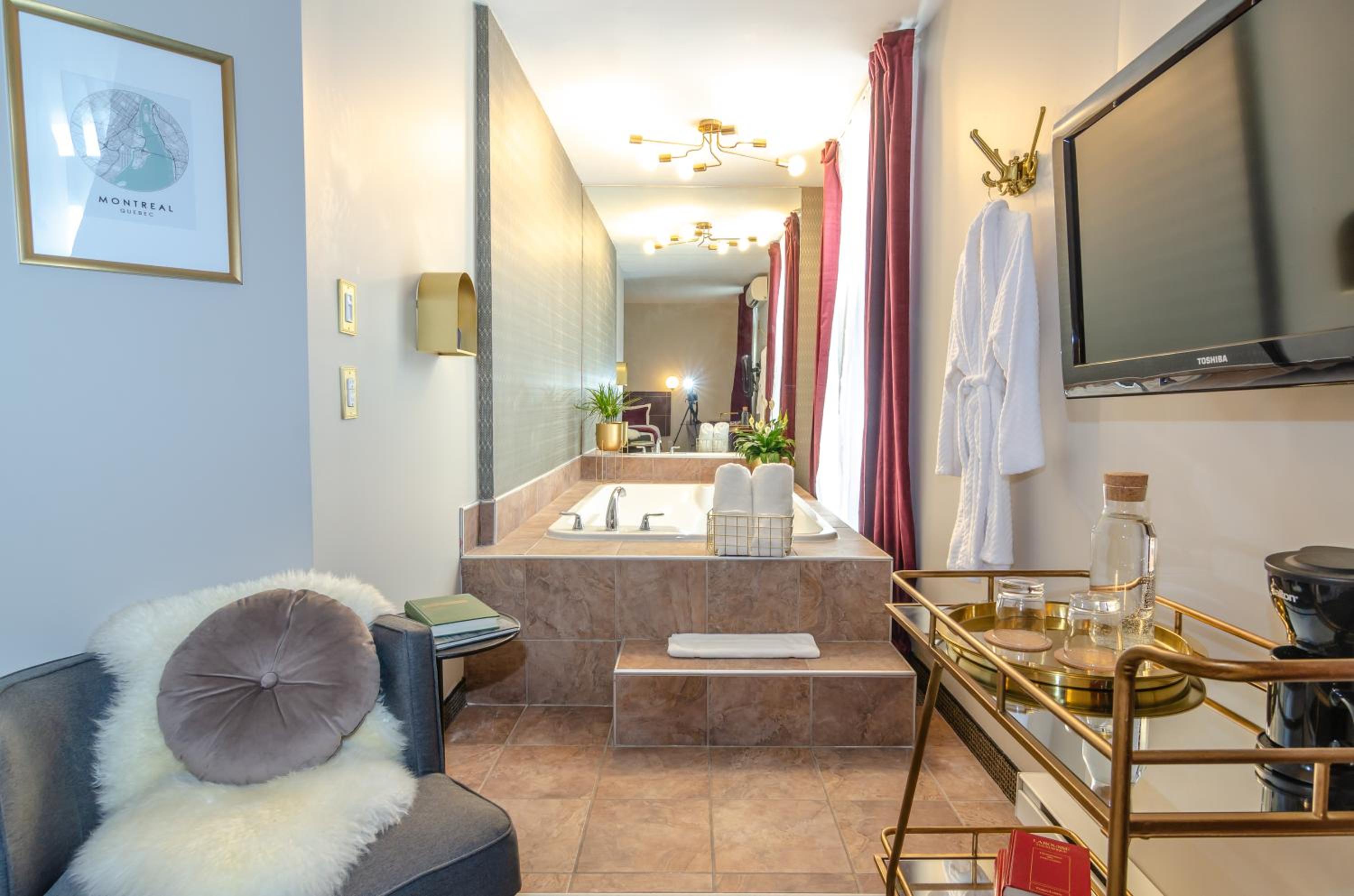 Queen Room with Spa Bath