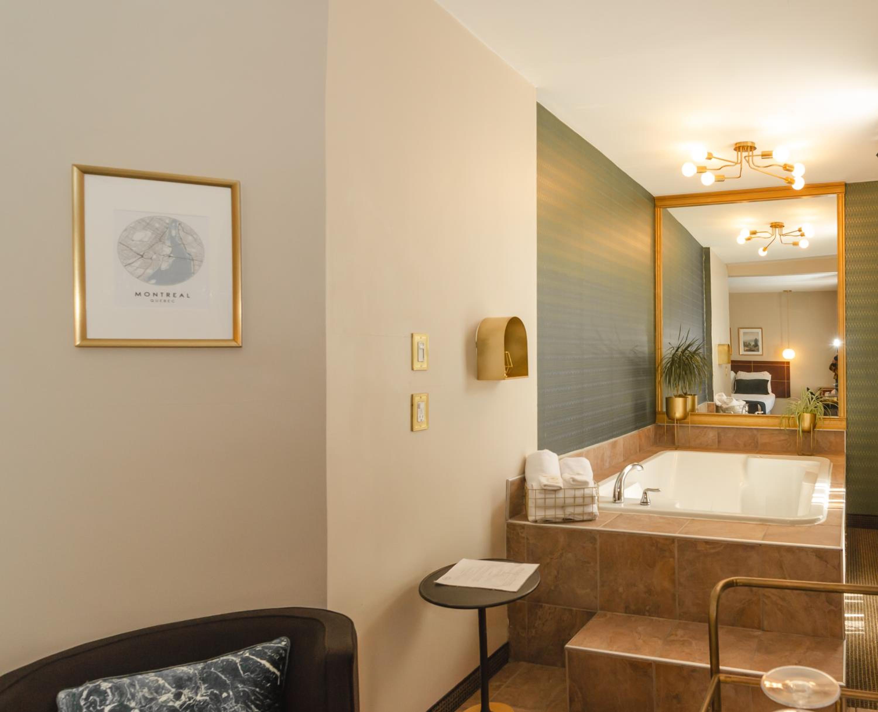 Queen Room with Spa Bath