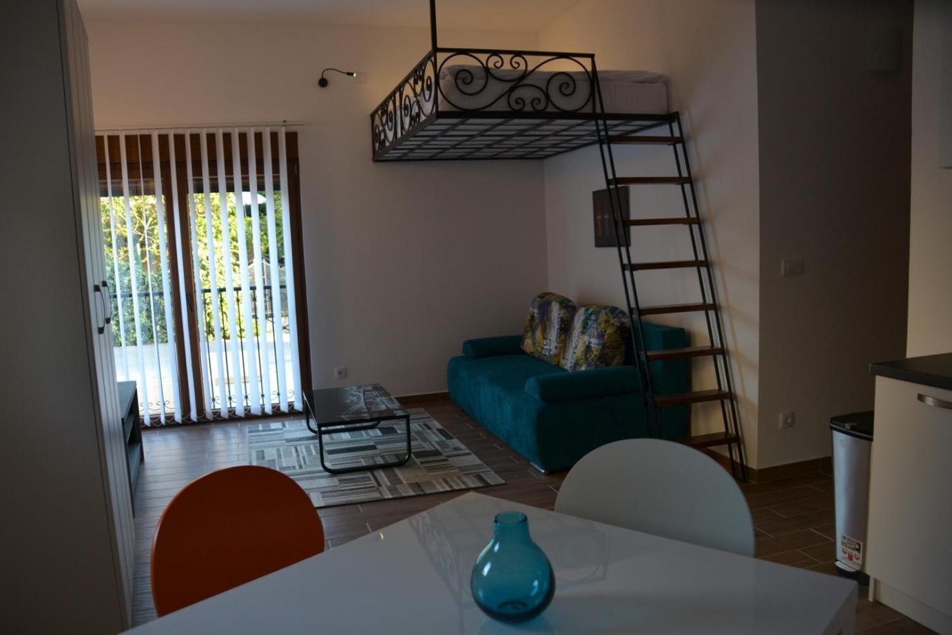 Studio Apartment