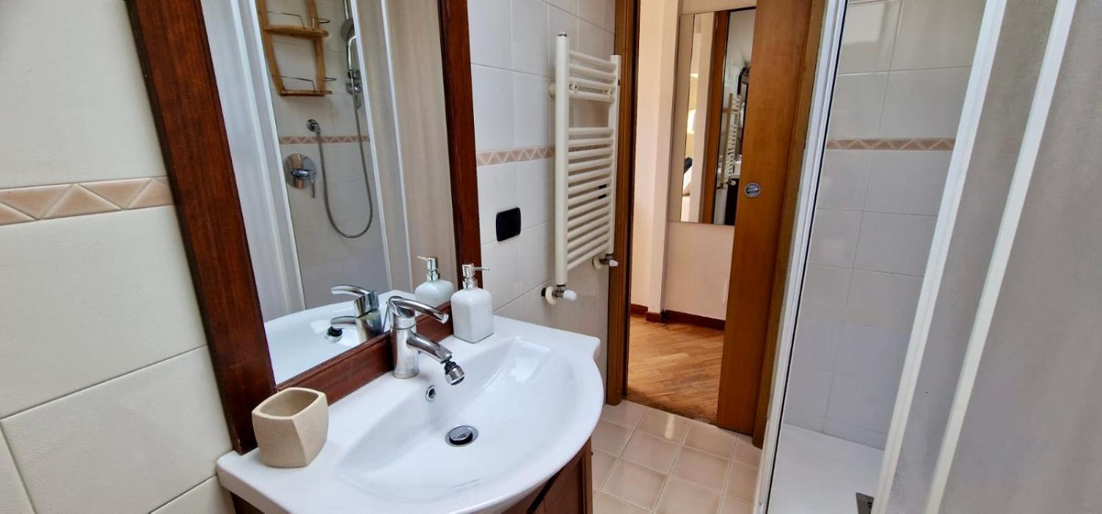 Single Room with Private Bathroom photo 1