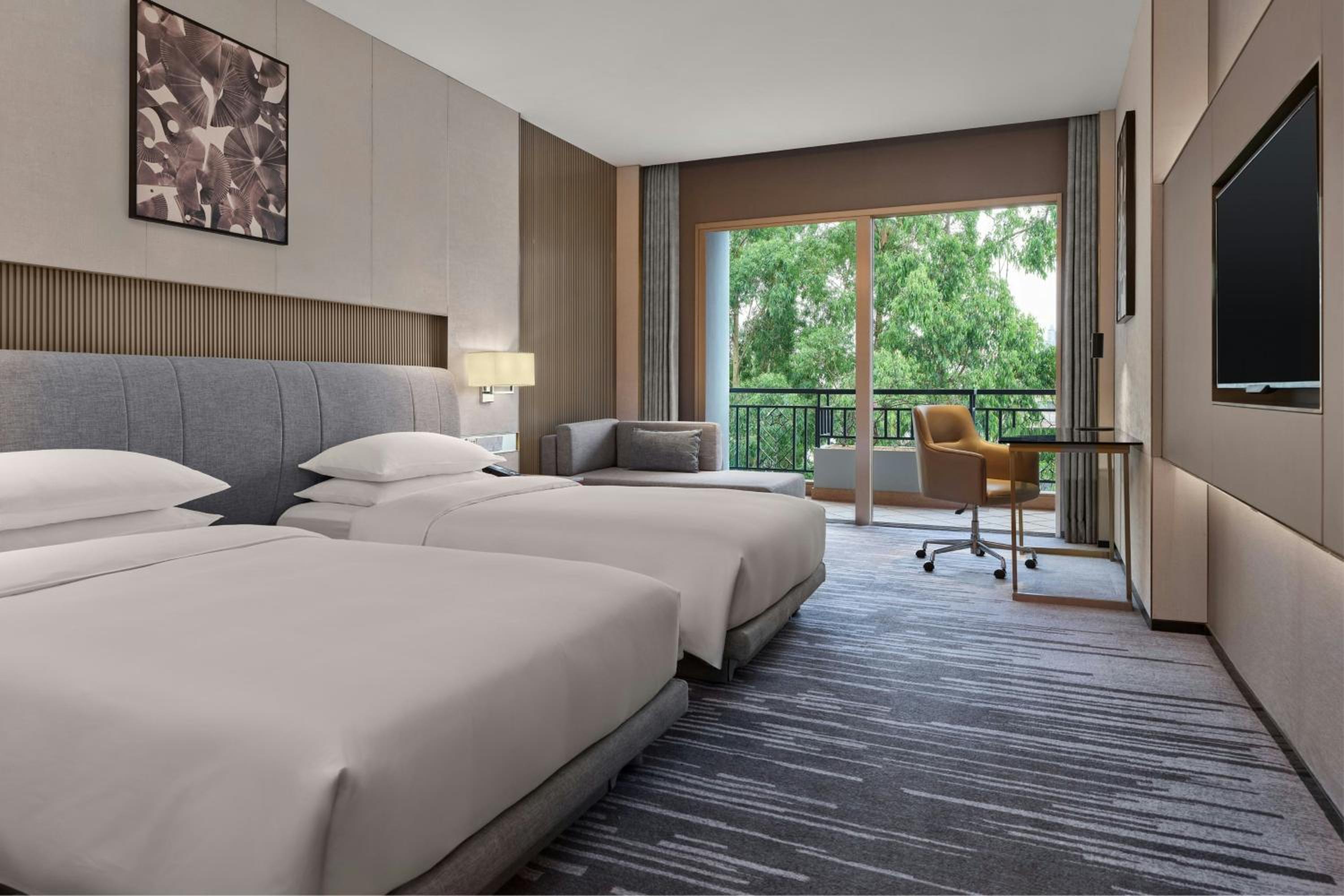 Deluxe Twin Room with Two Twin Beds and City View
