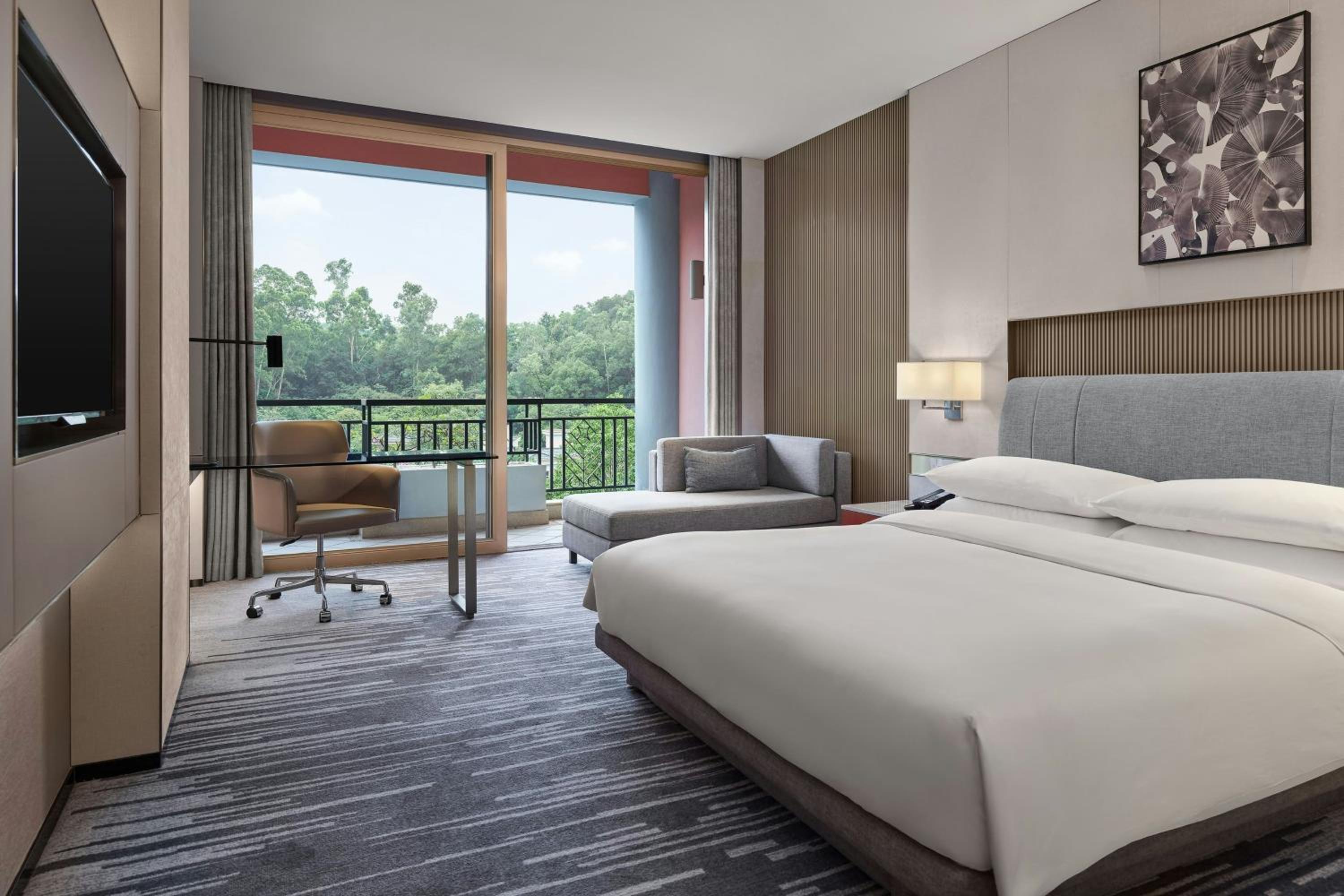 Deluxe Mountain King Room with Mountain View