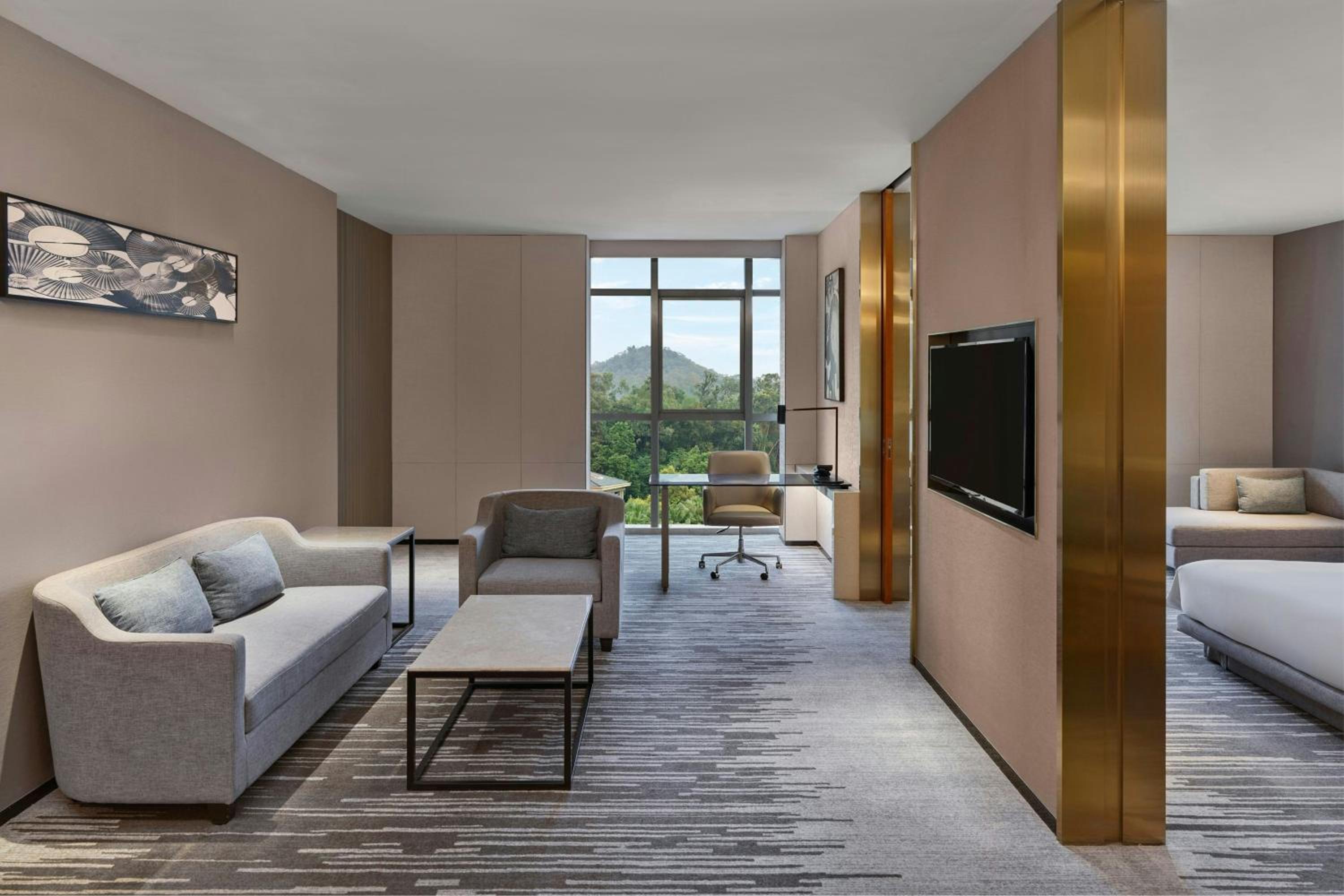 Executive Mountain King Suite with Club Lounge Access