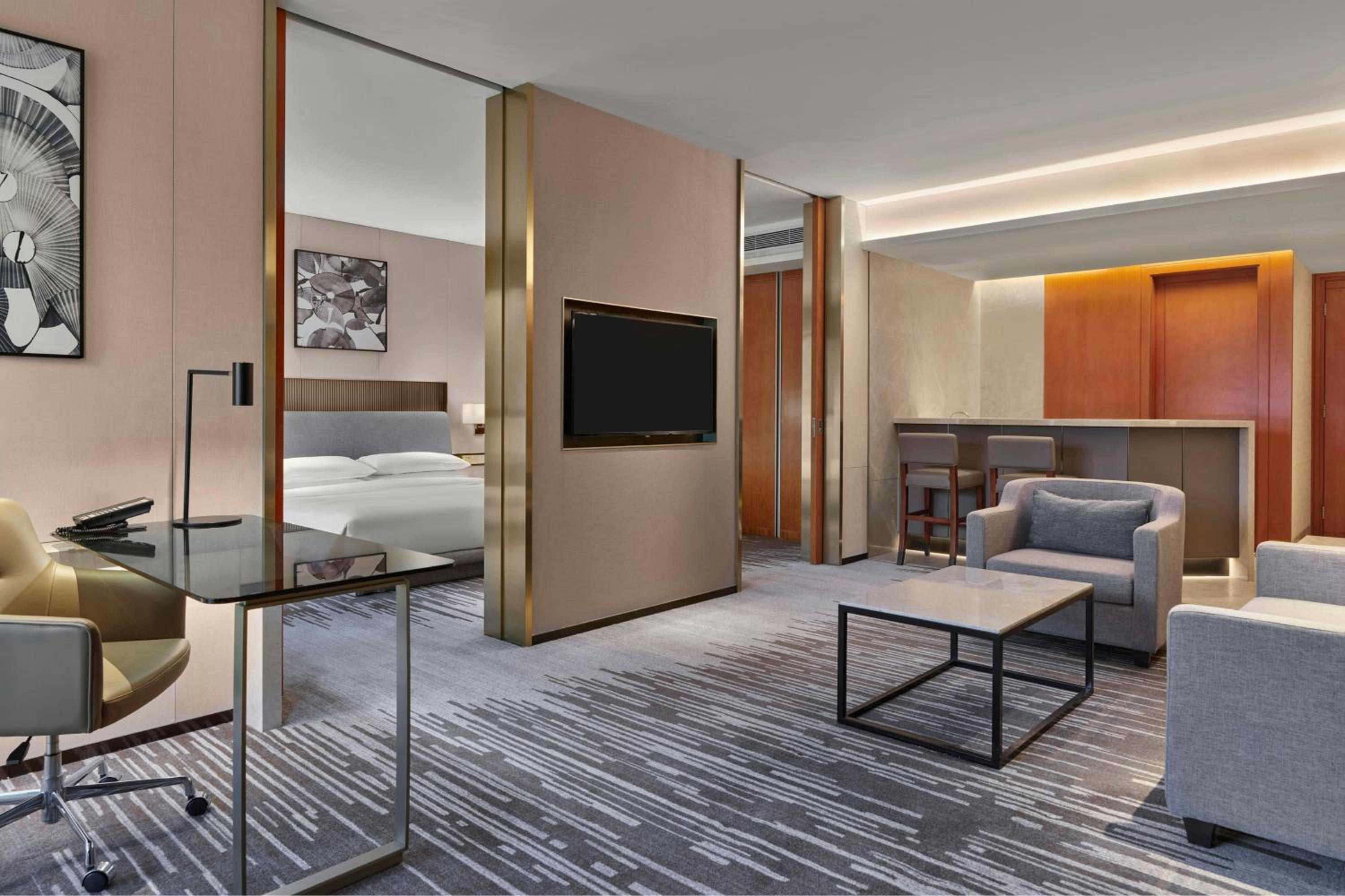 Executive Mountain King Suite with Club Lounge Access photo 3